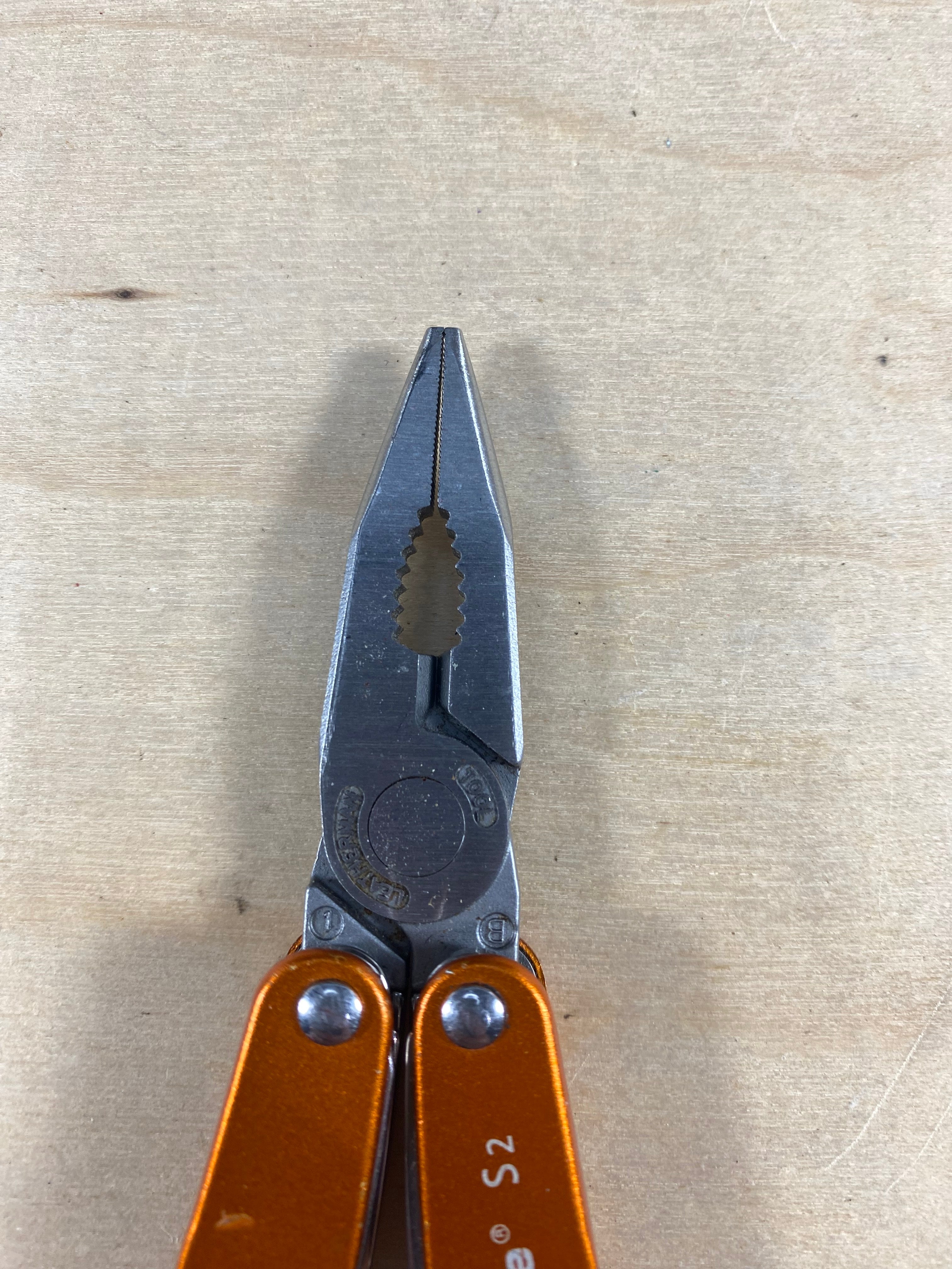 Leatherman juice S2 #114. Light usage. Scratches on handle.
