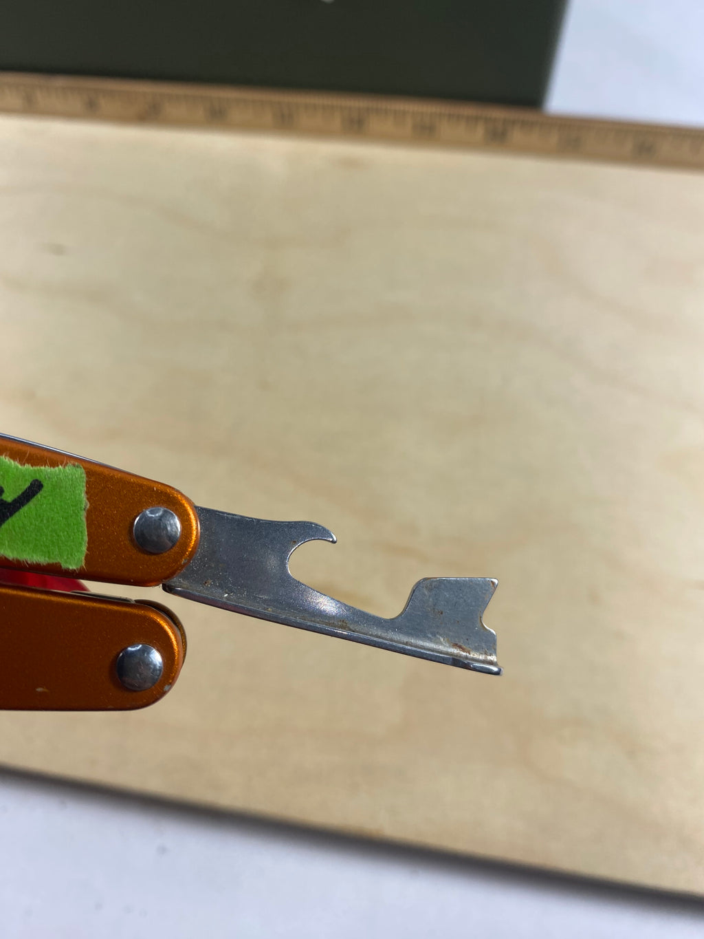 Leatherman juice S2 #114. Light usage. Scratches on handle.