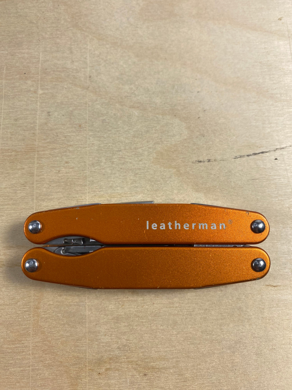 Leatherman juice S2 #114. Light usage. Scratches on handle.