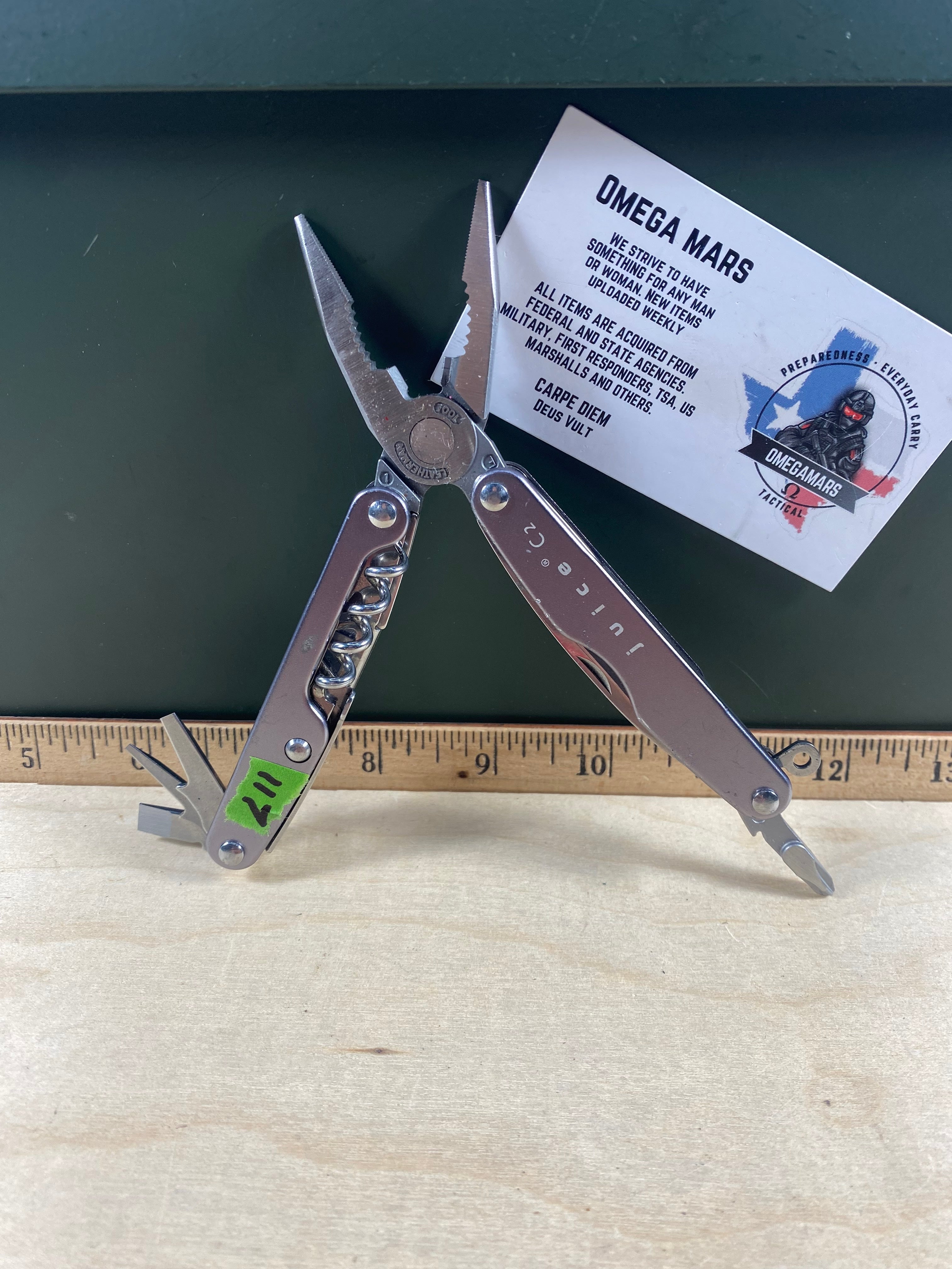 Leatherman Juice C2 #117. Light usage. Needs oil.
