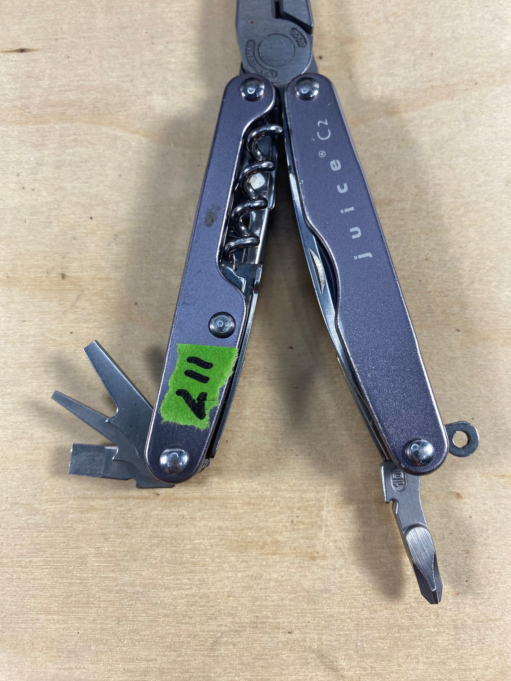 Leatherman Juice C2 #117. Light usage. Needs oil.