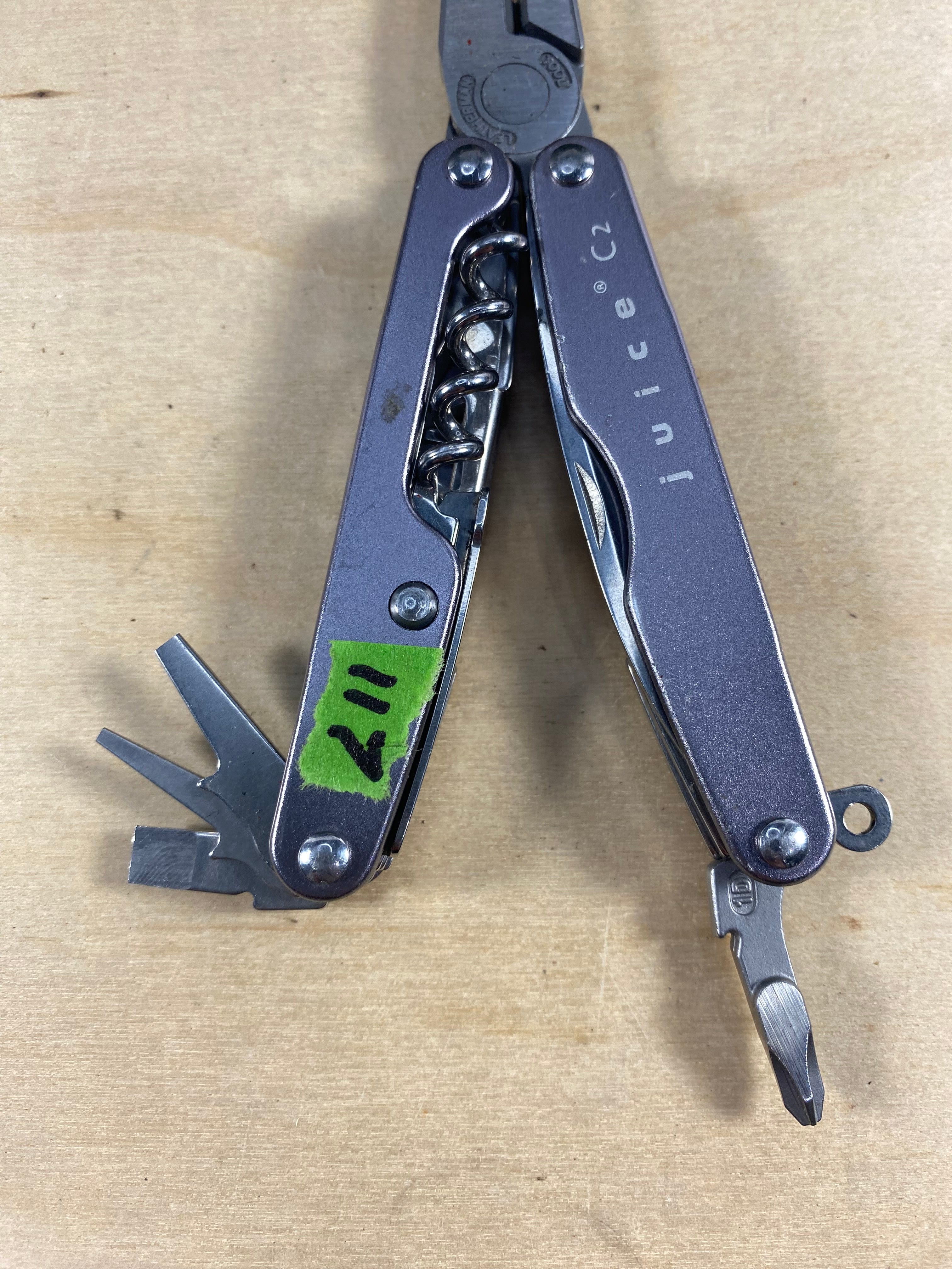 Leatherman Juice C2 #117. Light usage. Needs oil.
