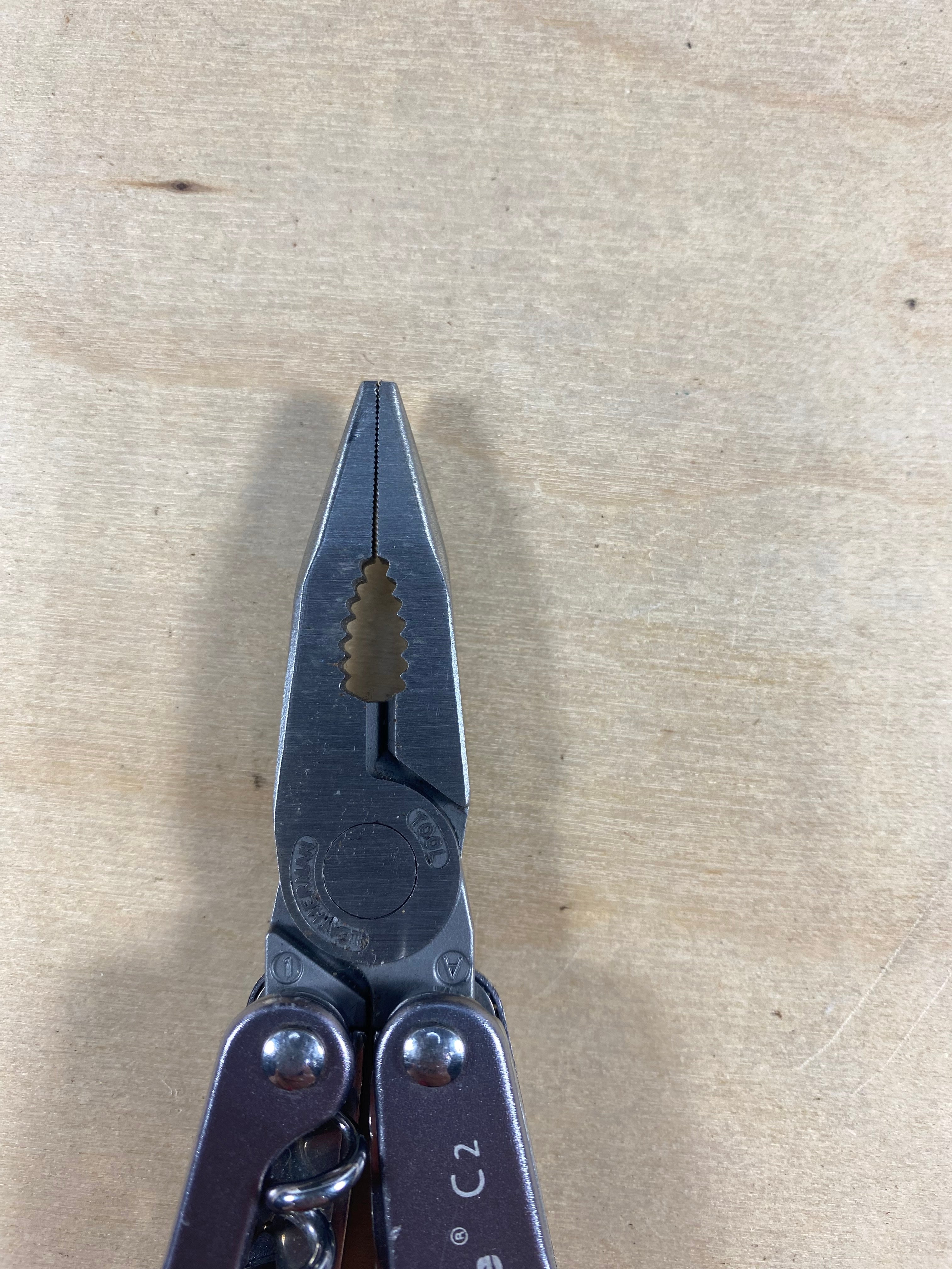 Leatherman juice C2 #118. Light usage. Chips on blade.