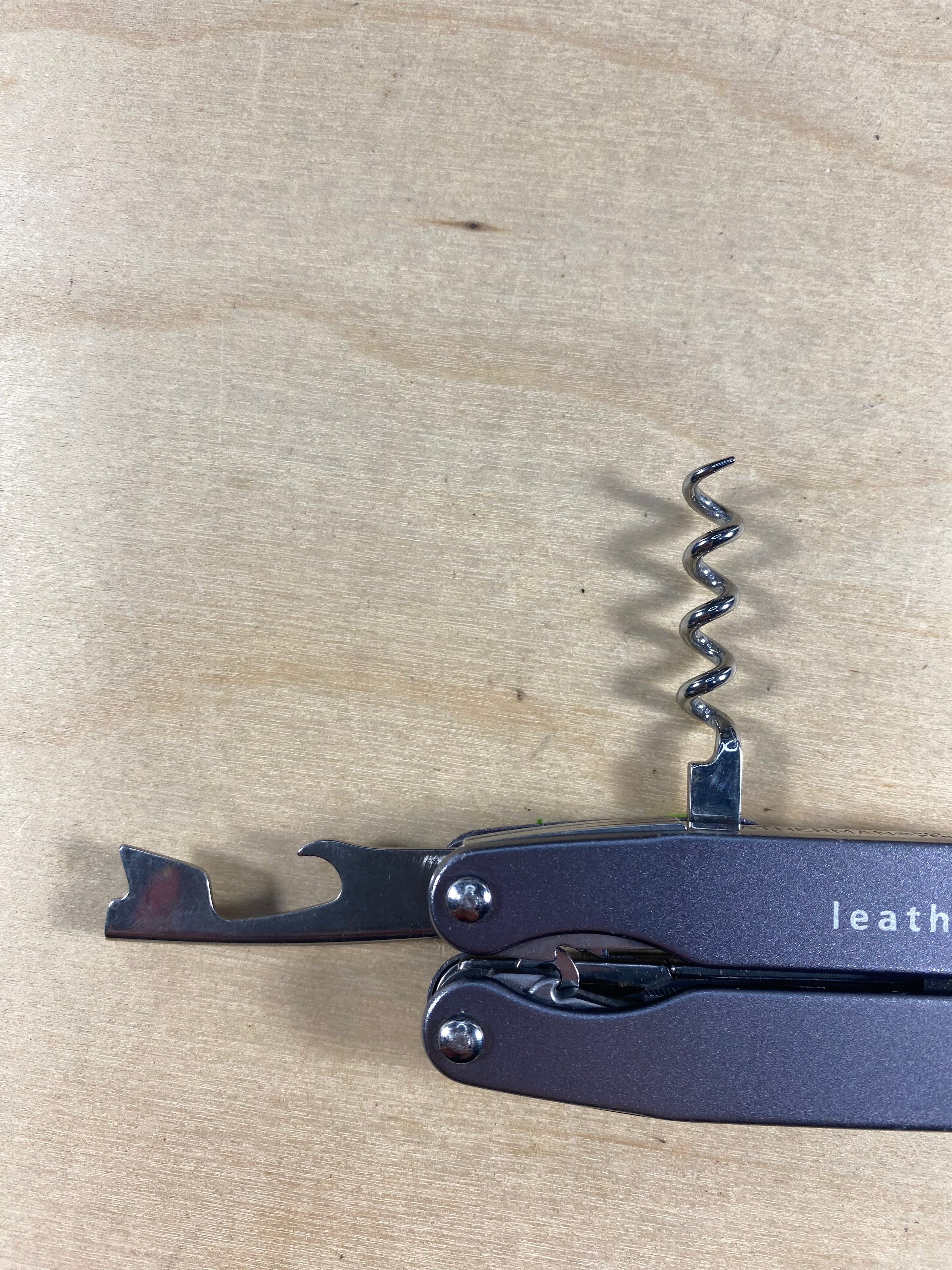 Leatherman juice C2 #118. Light usage. Chips on blade.