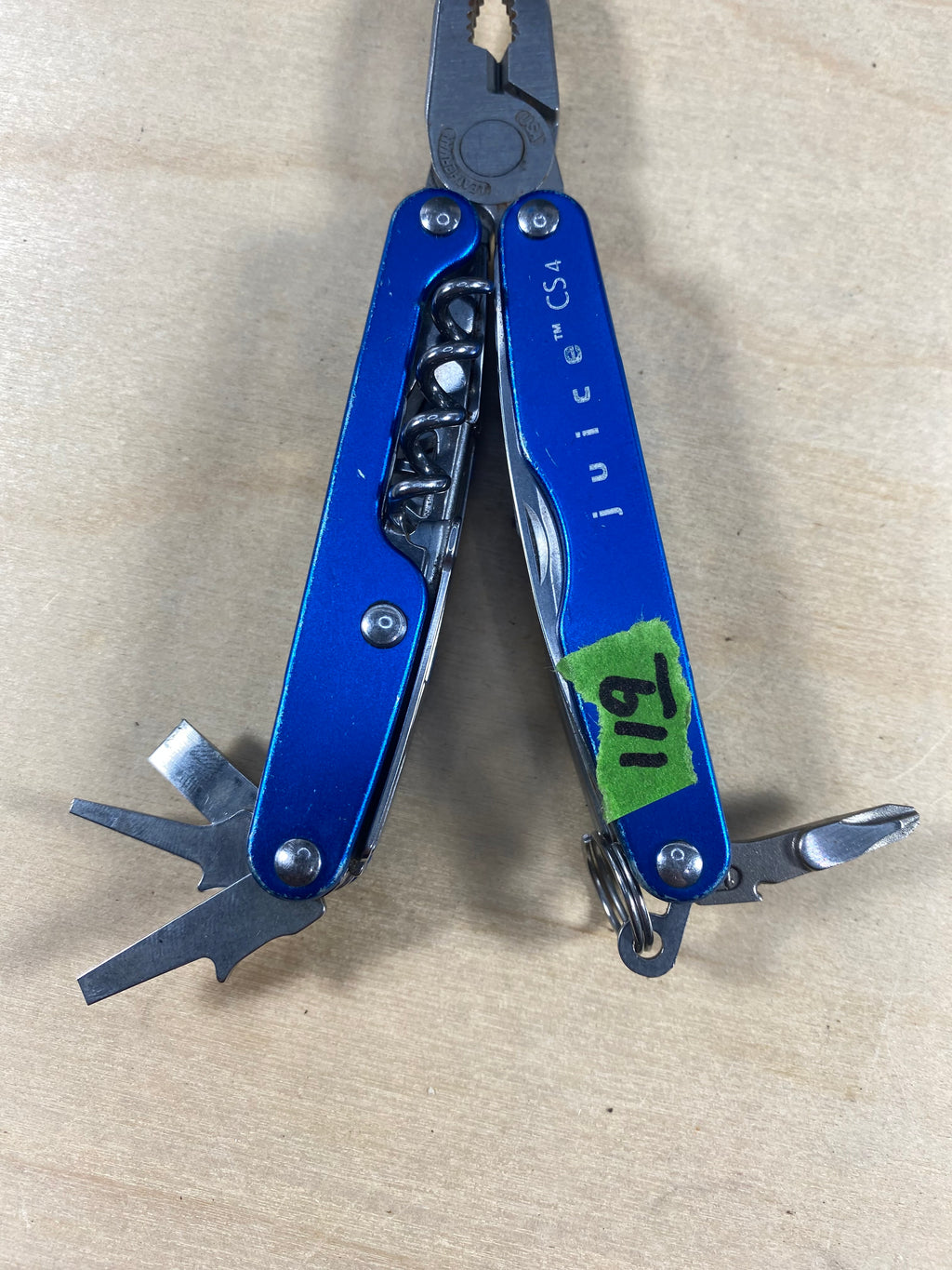 Leatherman Juice CS4 #119. Light usage. Chip on blade.