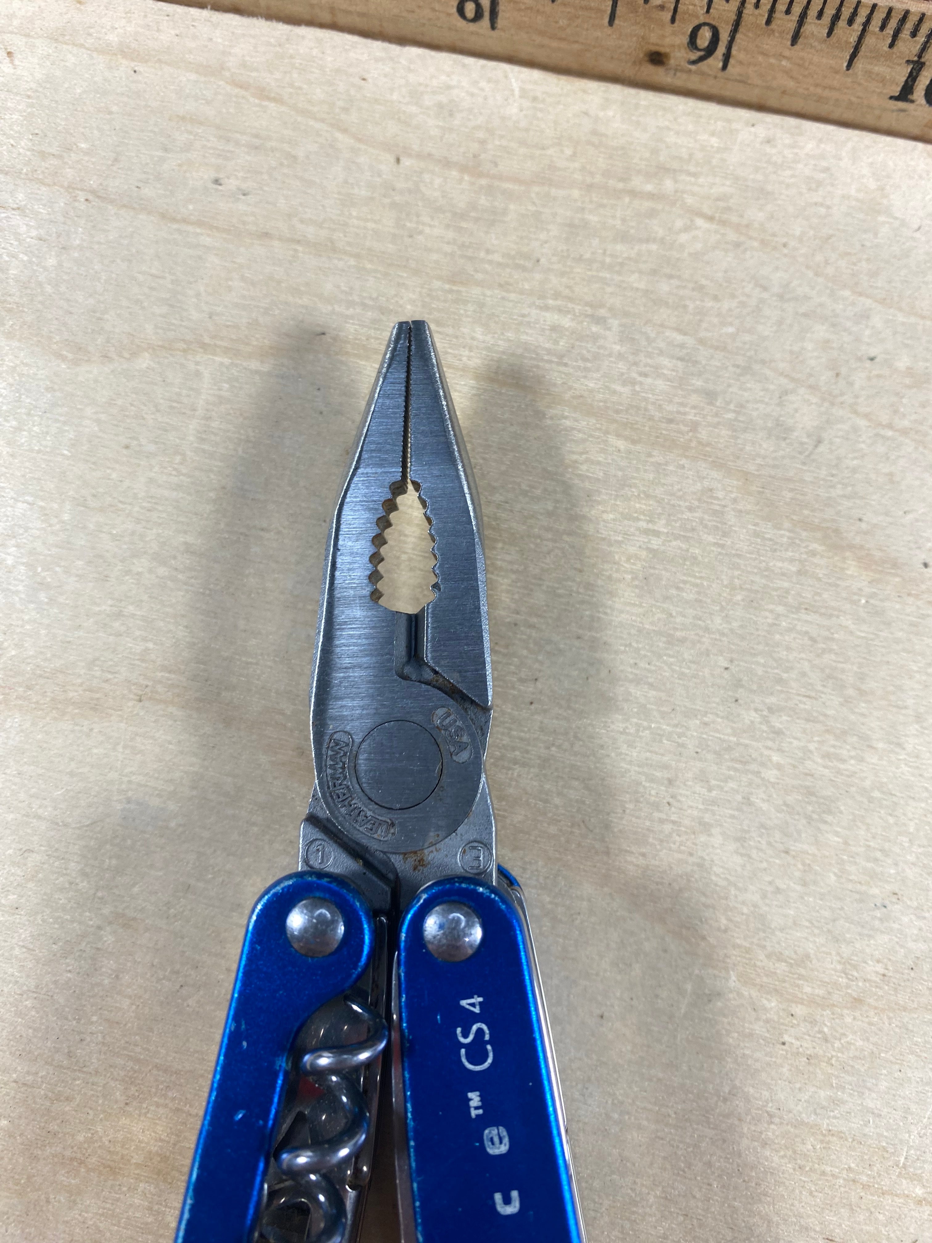 Leatherman Juice CS4 #119. Light usage. Chip on blade.