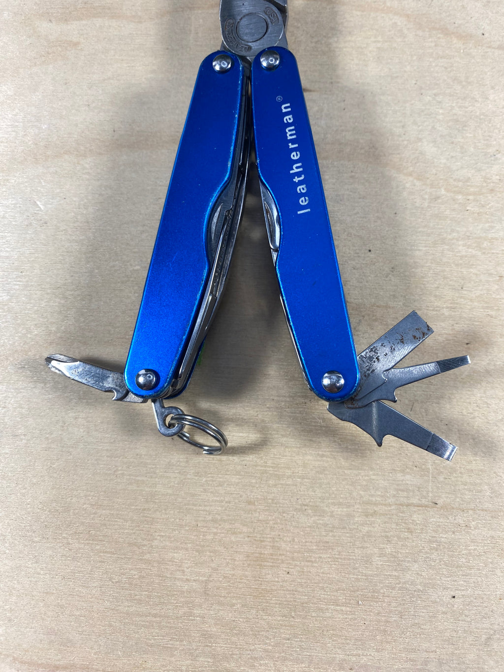 Leatherman Juice CS4 #119. Light usage. Chip on blade.