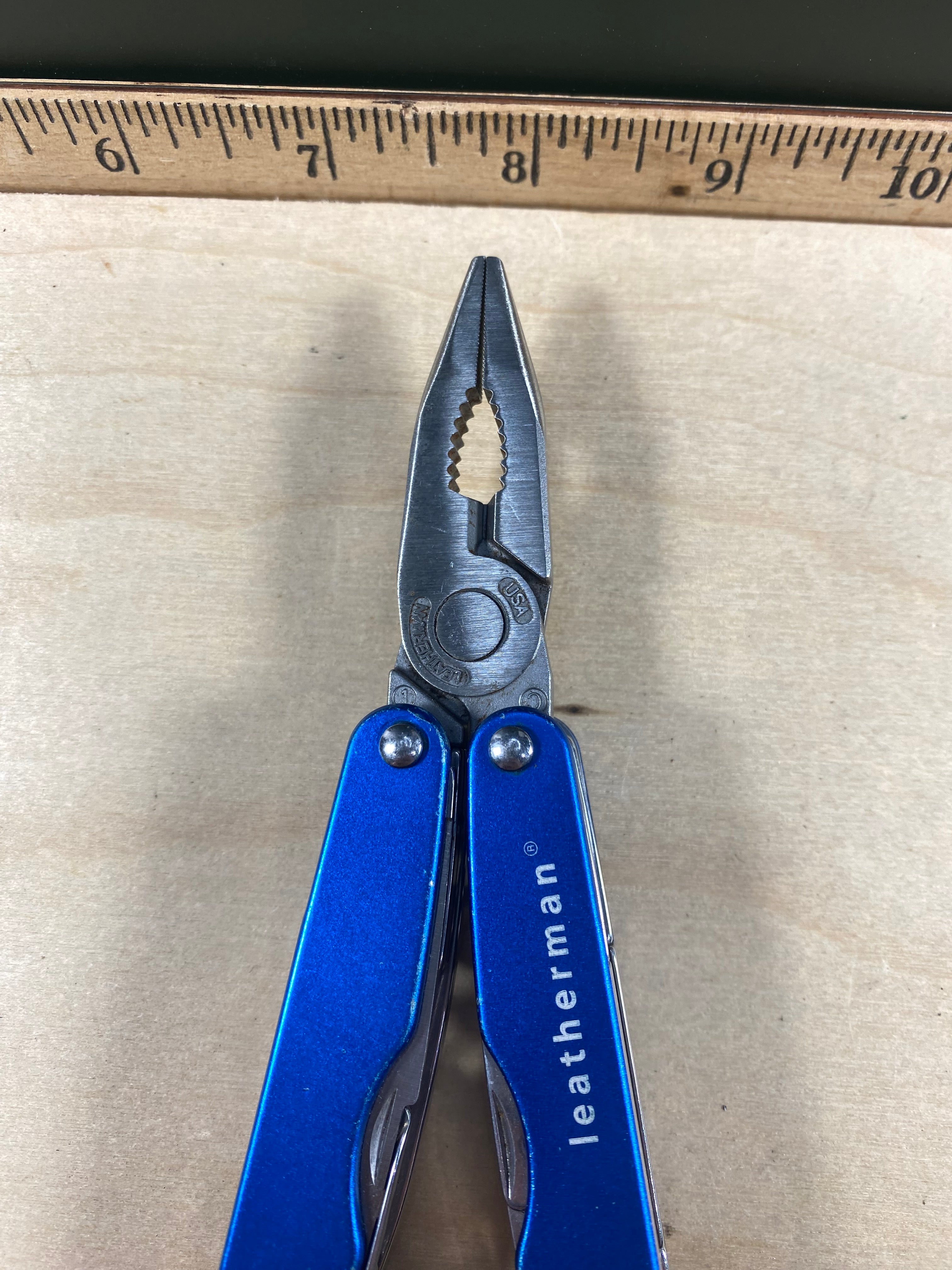 Leatherman Juice CS4 #119. Light usage. Chip on blade.