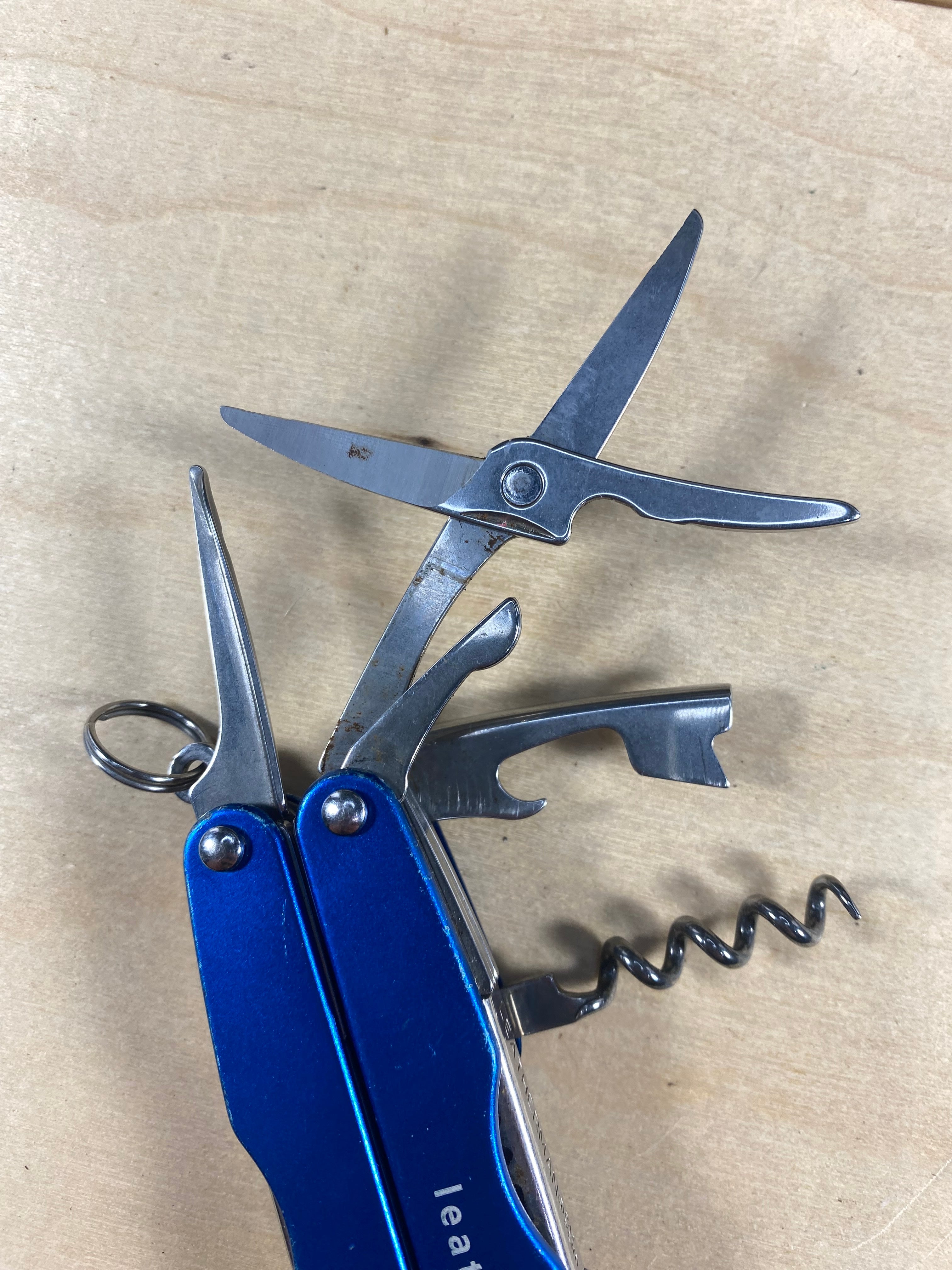 Leatherman Juice CS4 #119. Light usage. Chip on blade.