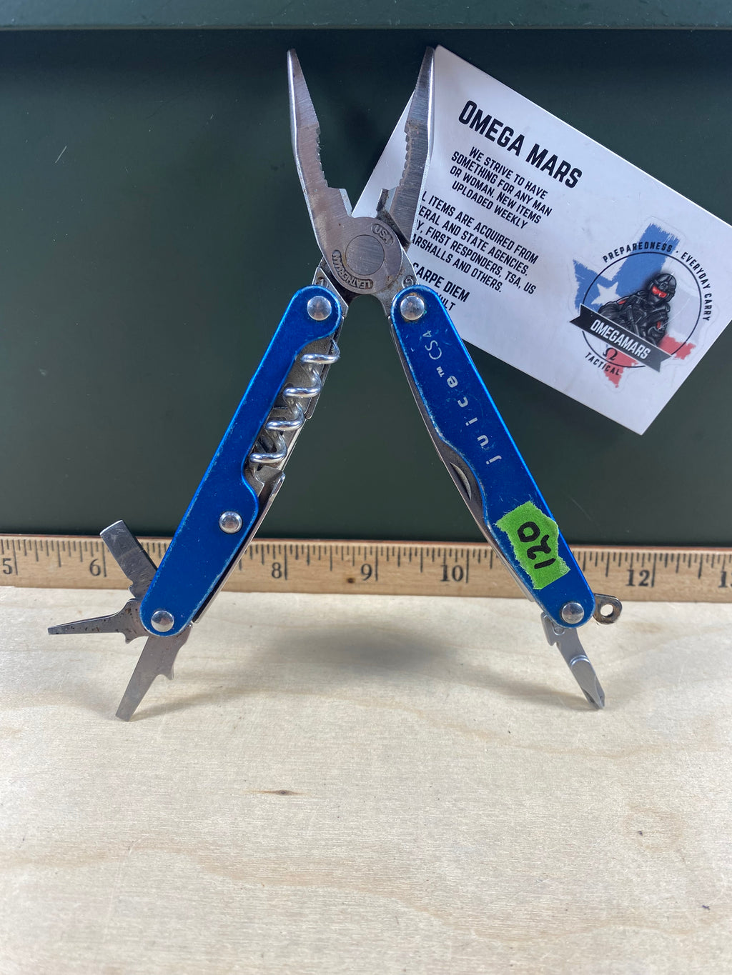 Leatherman Juice CS4 #120. Light usage. Needs oil and rust was observed.