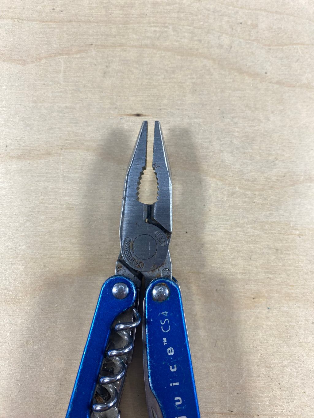 Leatherman Juice CS4 #120. Light usage. Needs oil and rust was observed.