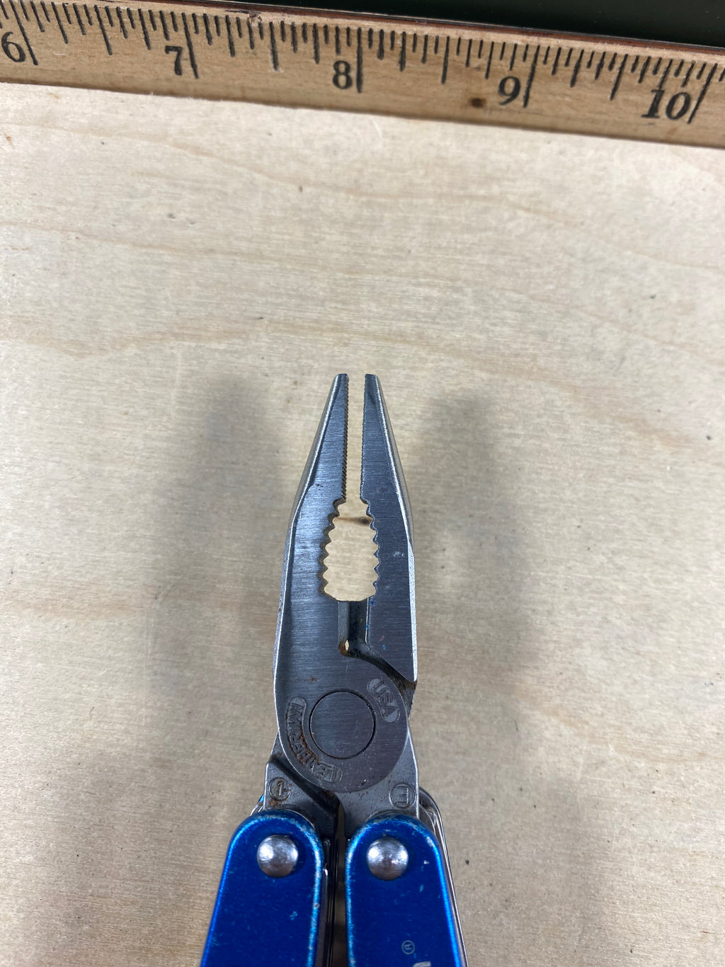 Leatherman Juice CS4 #120. Light usage. Needs oil and rust was observed.