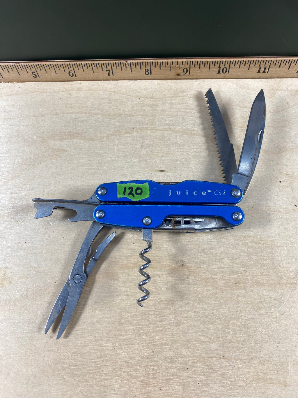 Leatherman Juice CS4 #120. Light usage. Needs oil and rust was observed.