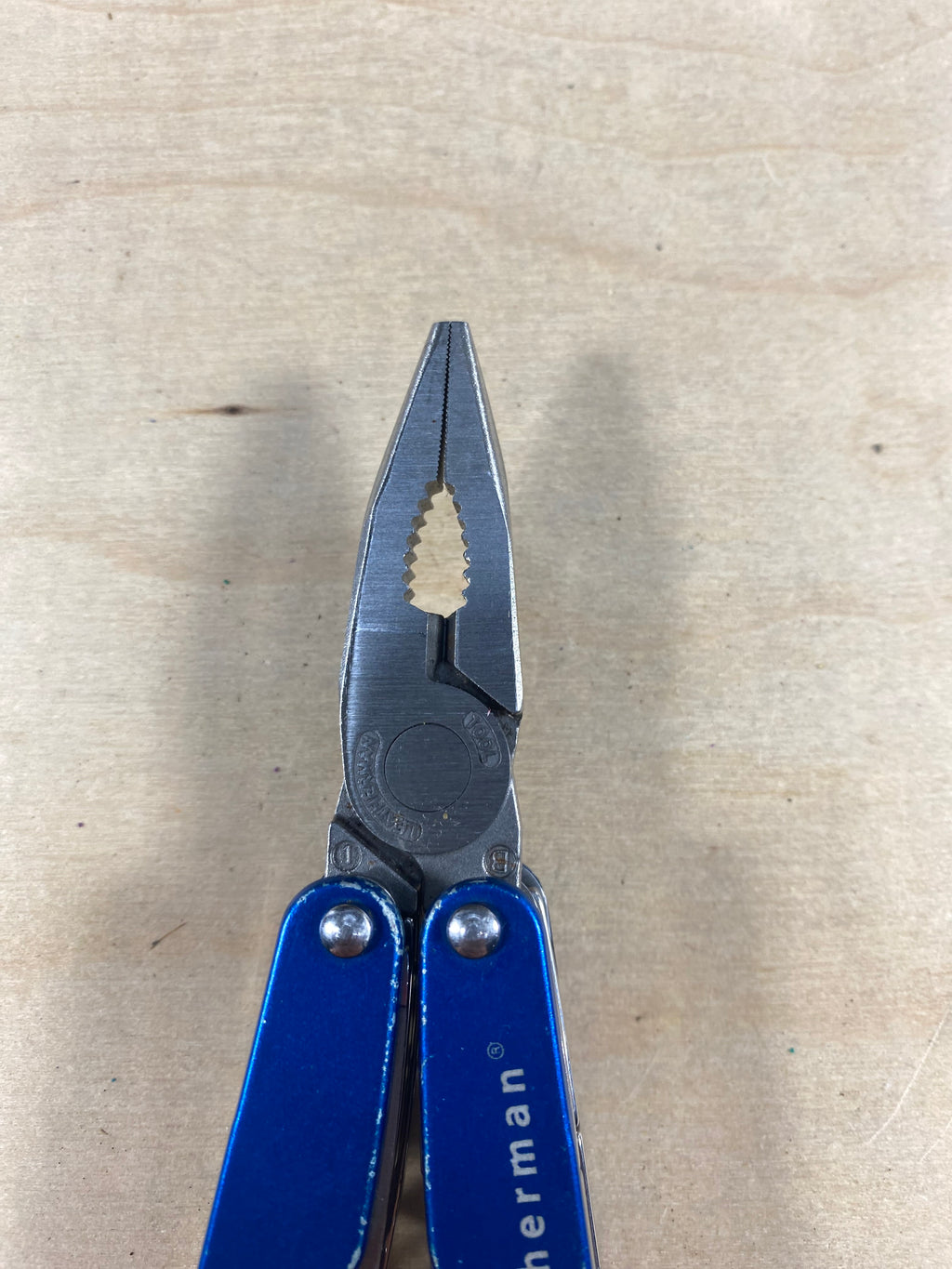 Leatherman Juice CS4 #121. Light usage. Tip broken.