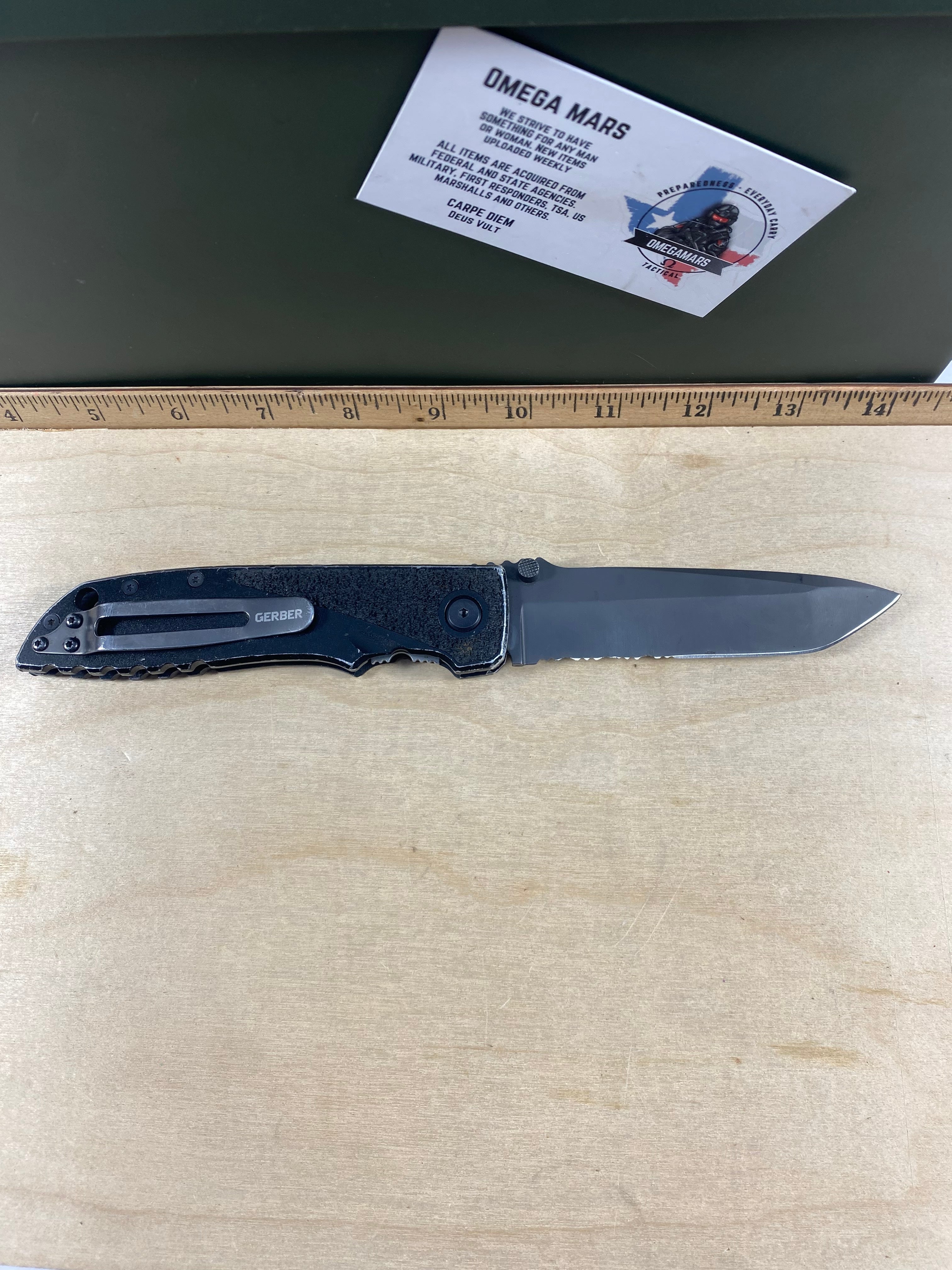 Gerber #11 Icon Tanto Liner Lock Knife (4.25" Gray Serr). Light usage