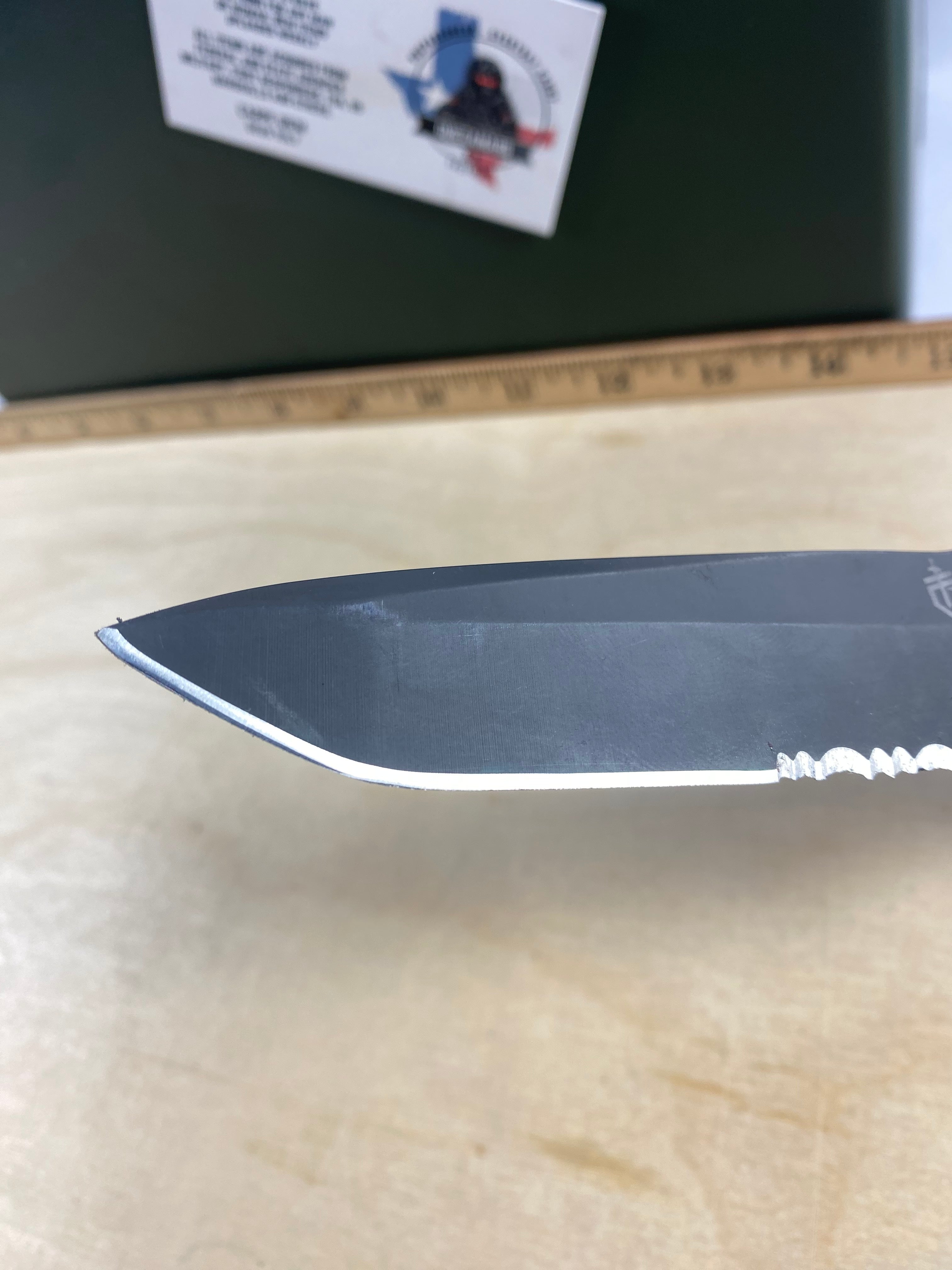 Gerber #11 Icon Tanto Liner Lock Knife (4.25" Gray Serr). Light usage