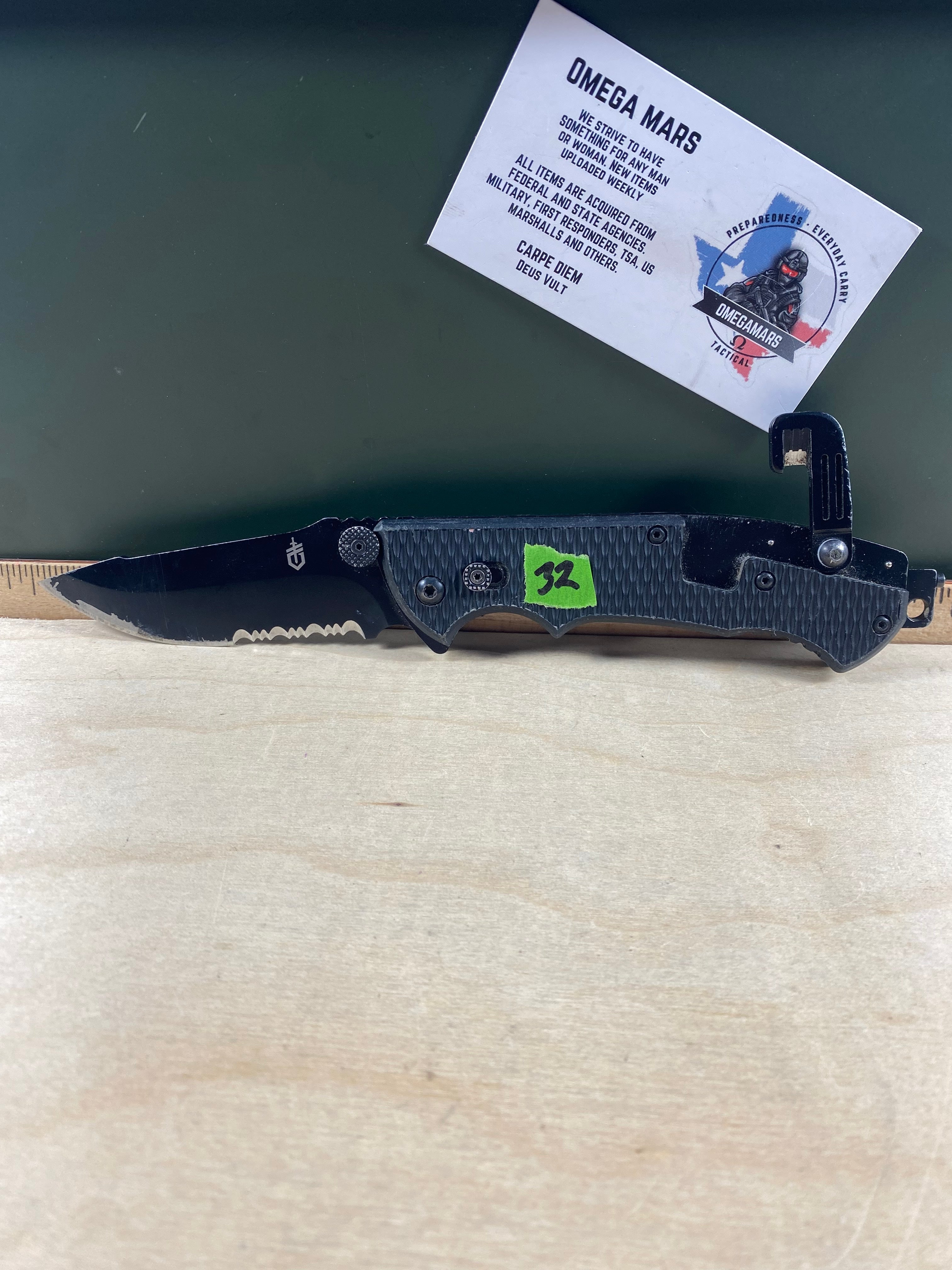 Gerber #32 Hinderer CLS Combat Life Saver Rescue Knife. Moderate usage. Resharpened. Pocket clip a little loose. (MSRP $90.00 NEW)