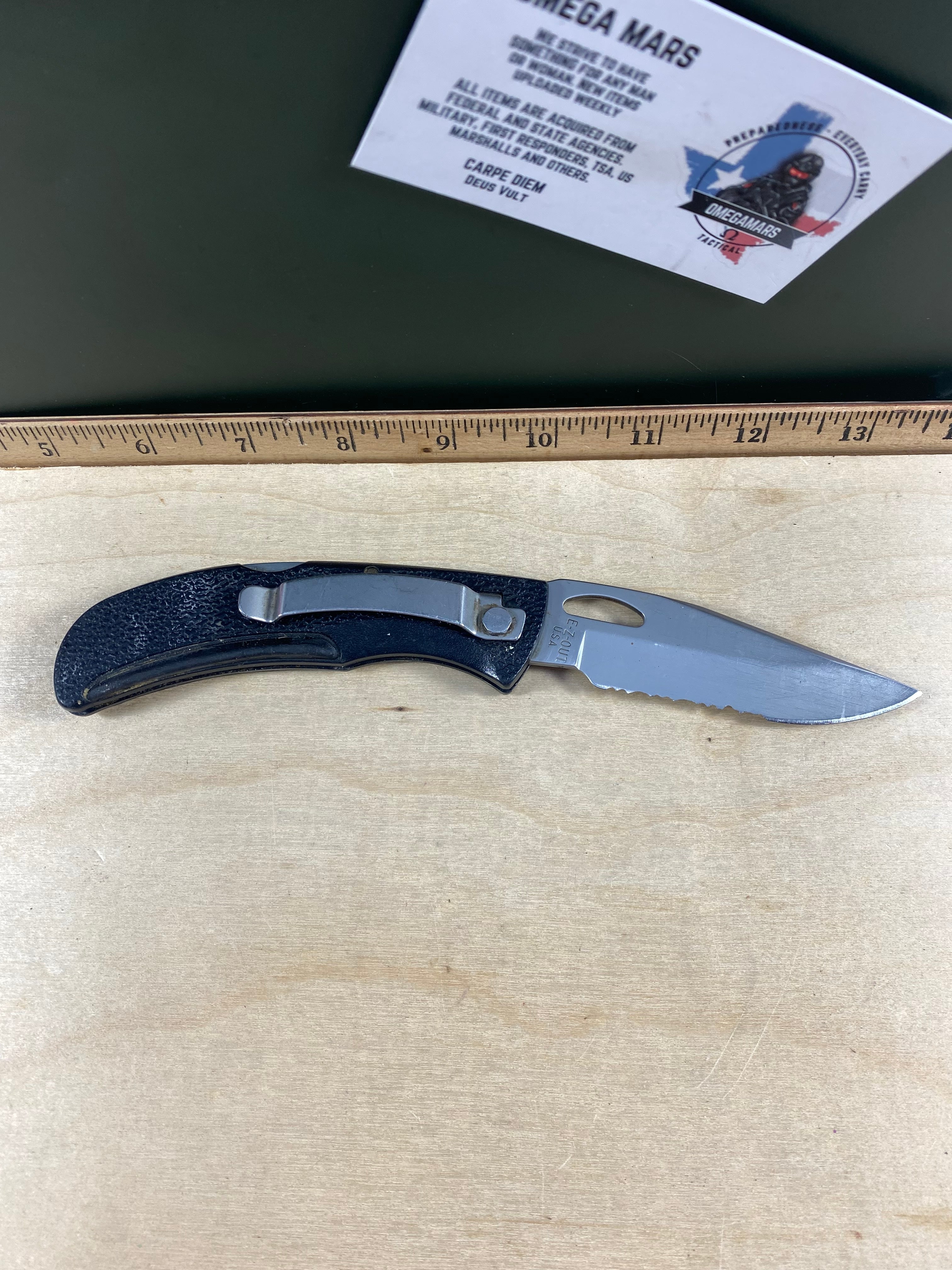 Gerber #42 450 EZ Out Pocket Knife Lockback combo Edge Blade. Light usage. Chip on blade.