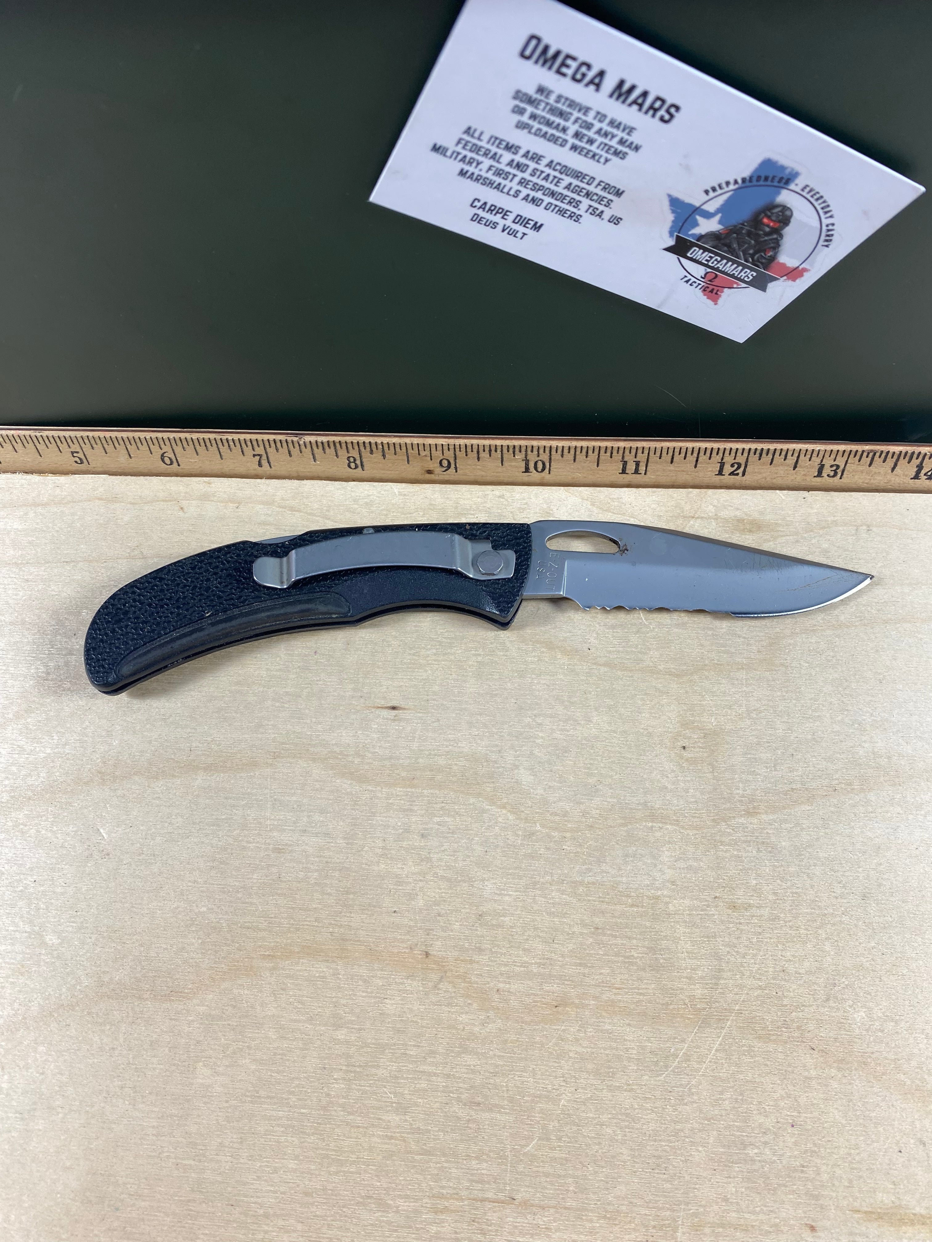Gerber #47 450 EZ Out Pocket Knife Lockback combo Edge Blade. Light usage. Dirty.