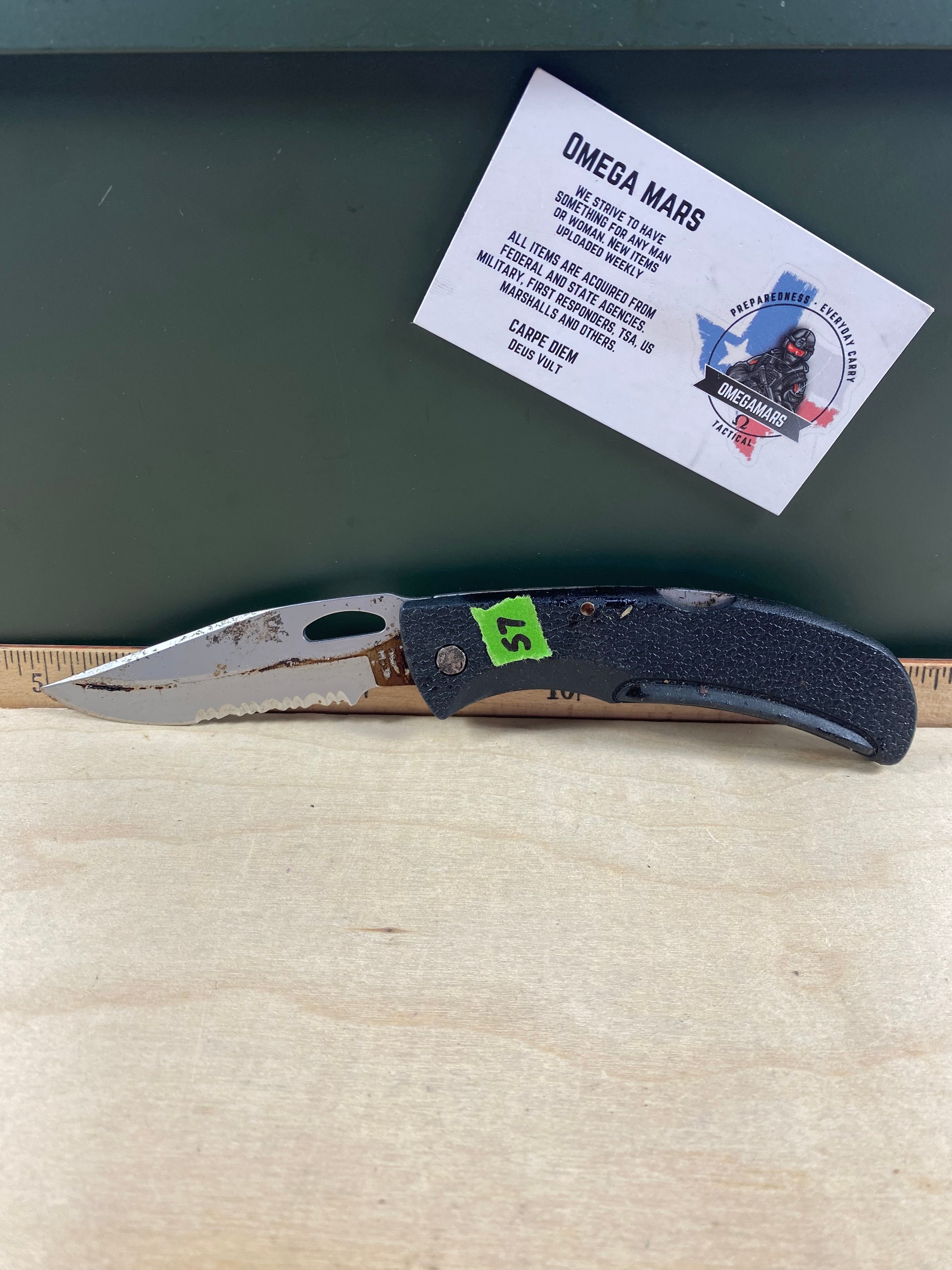 Gerber #57 450 EZ Out Pocket Knife Lockback combo Edge Blade. Light usage. Super dirty and Needs Oil.