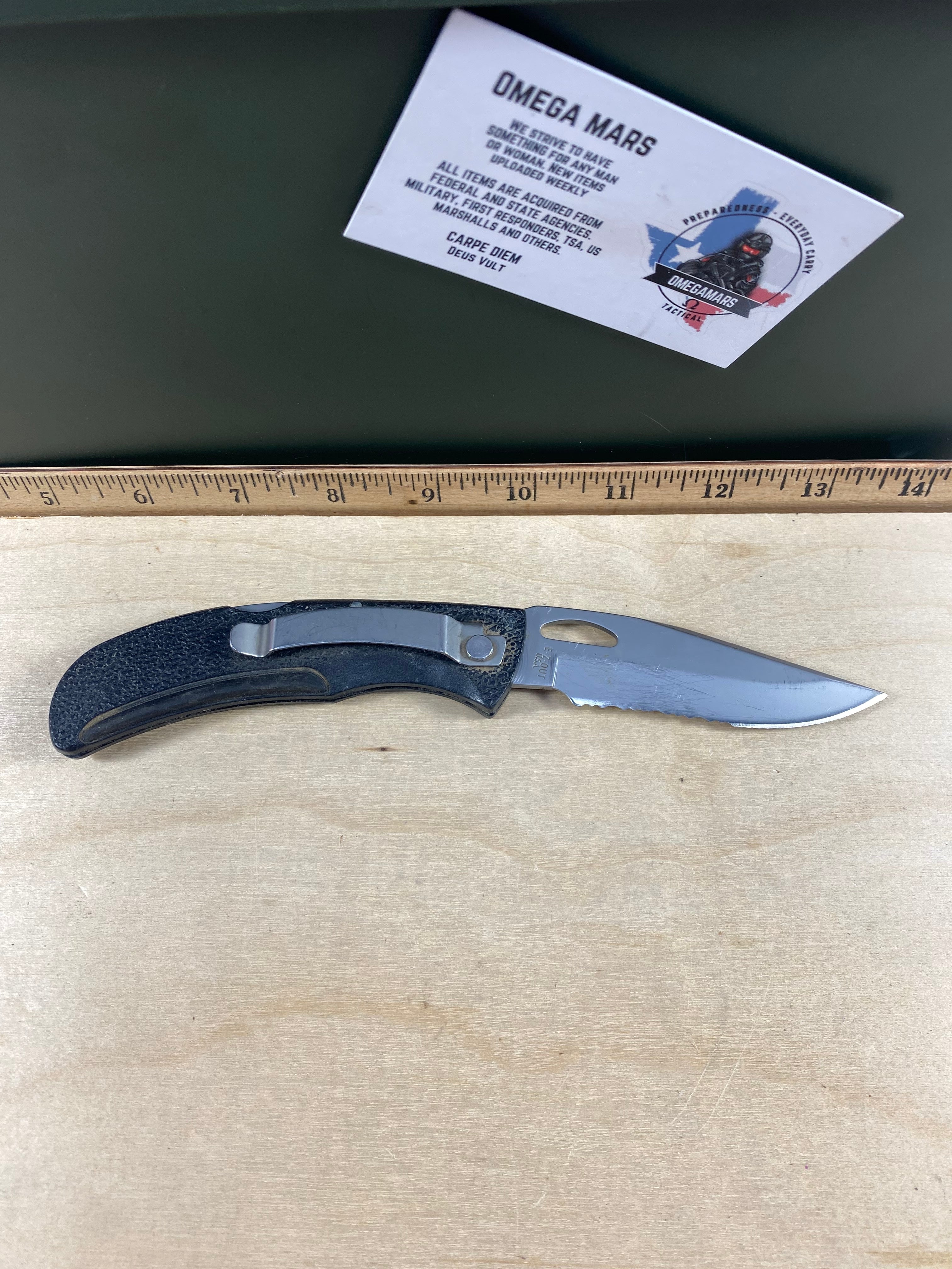 Gerber #58 450 EZ Out Pocket Knife Lockback combo Edge Blade. Light usage.