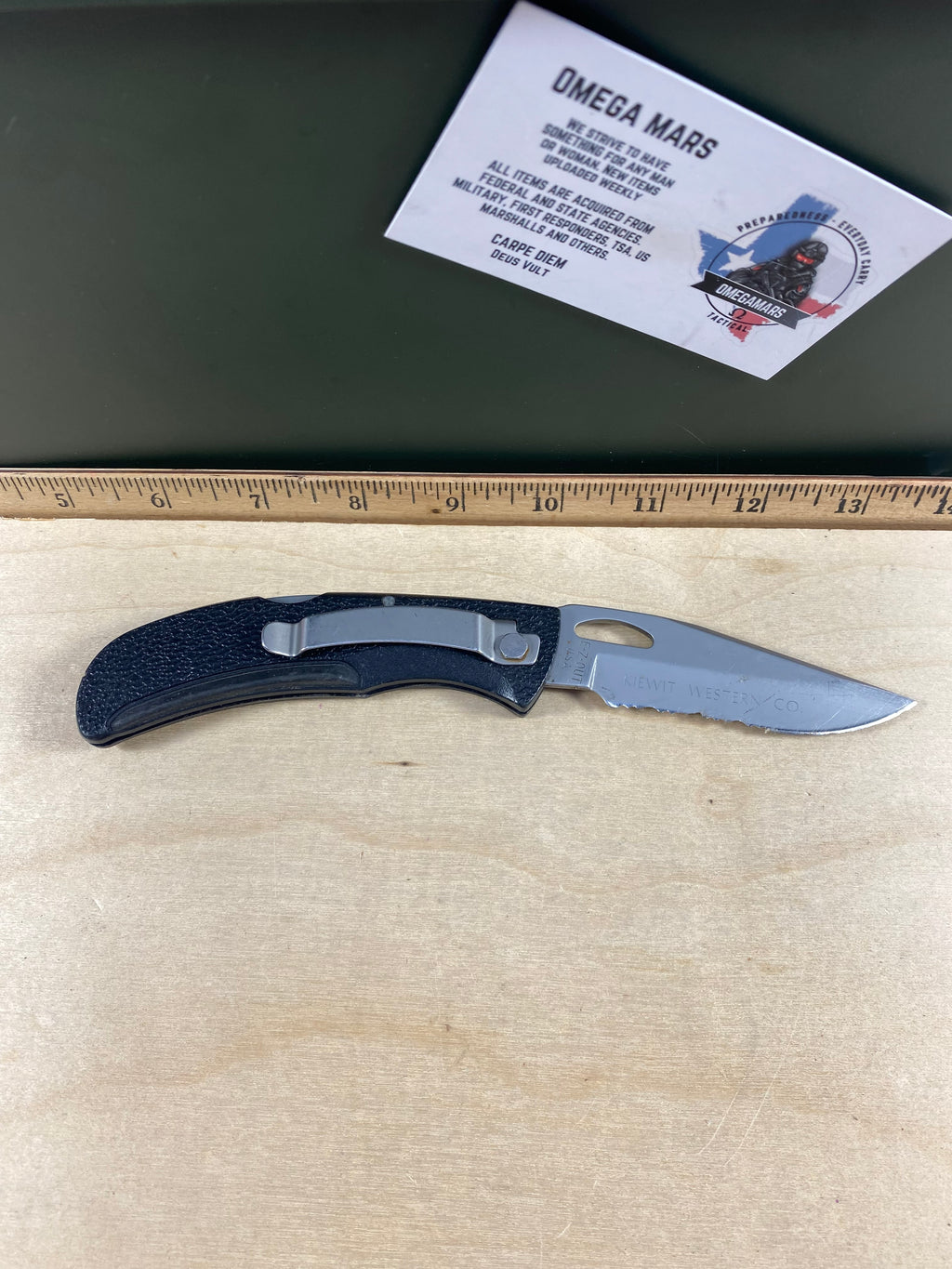 Gerber #59 450 EZ Out Pocket Knife Lockback combo Edge Blade. Light usage. Dirty and chips on blade.