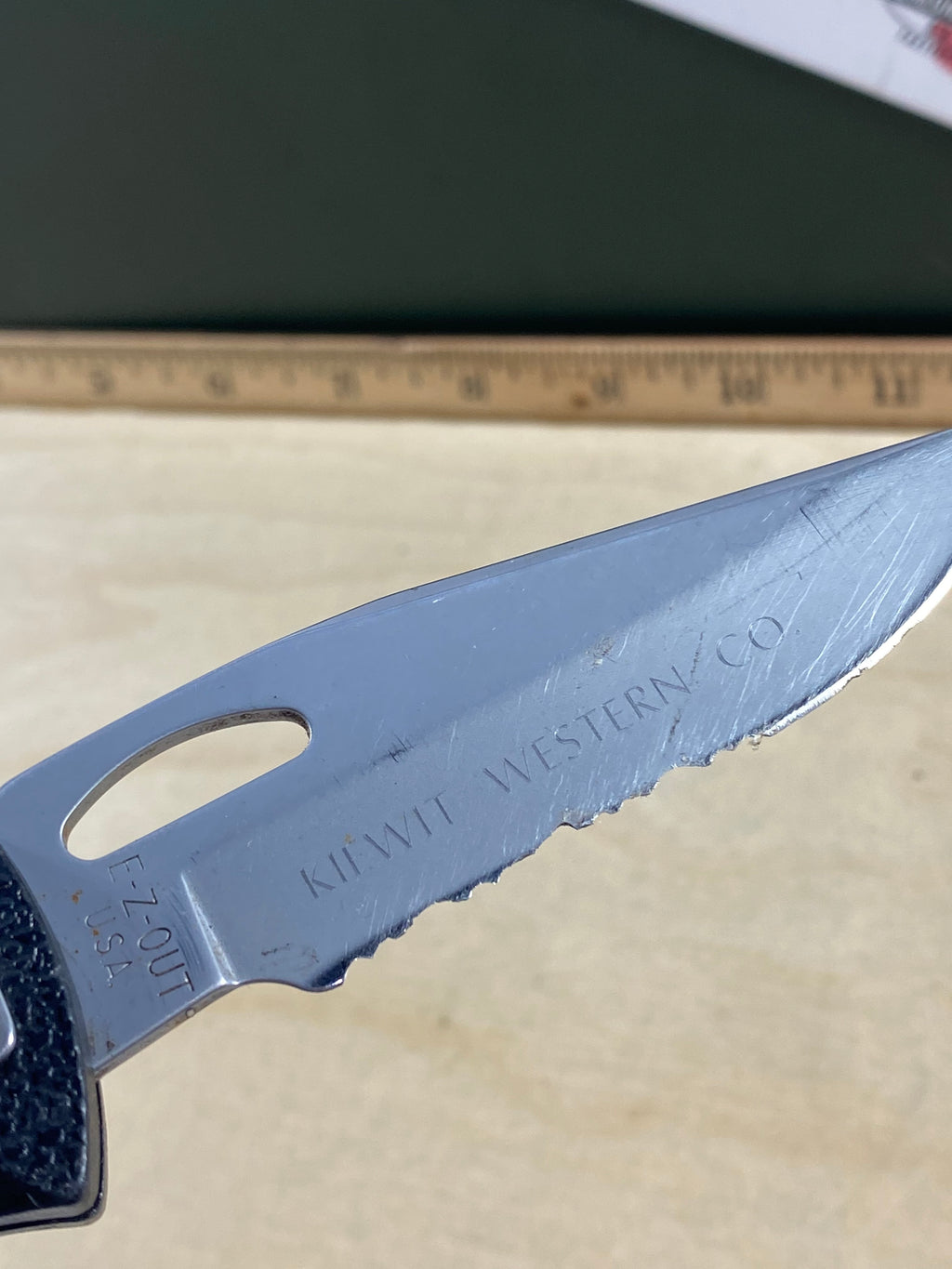 Gerber #59 450 EZ Out Pocket Knife Lockback combo Edge Blade. Light usage. Dirty and chips on blade.