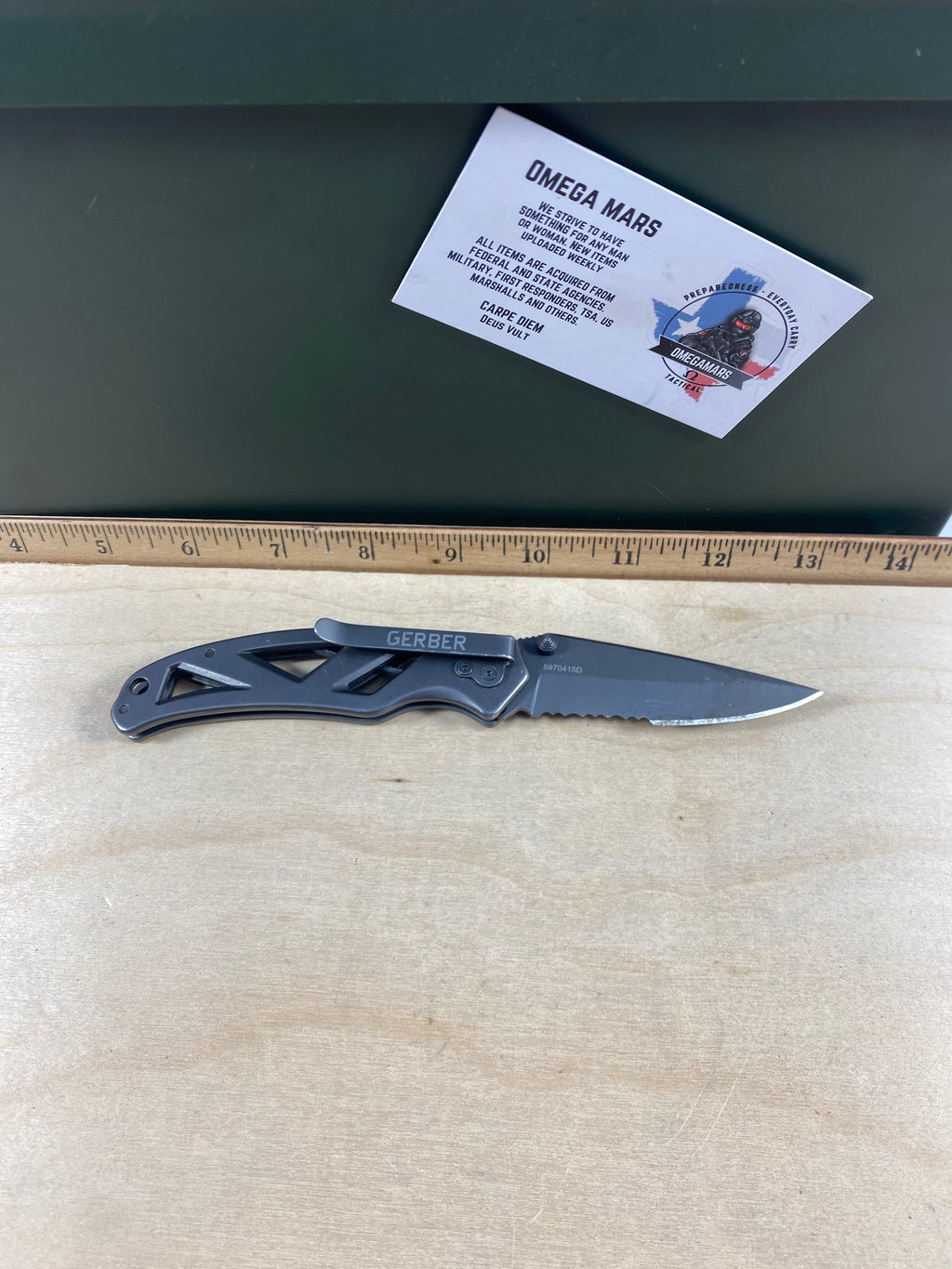Gerber #93 Paraframe I Folding Knife. Light usage and dirty. (MSRP $35.00 NEW)