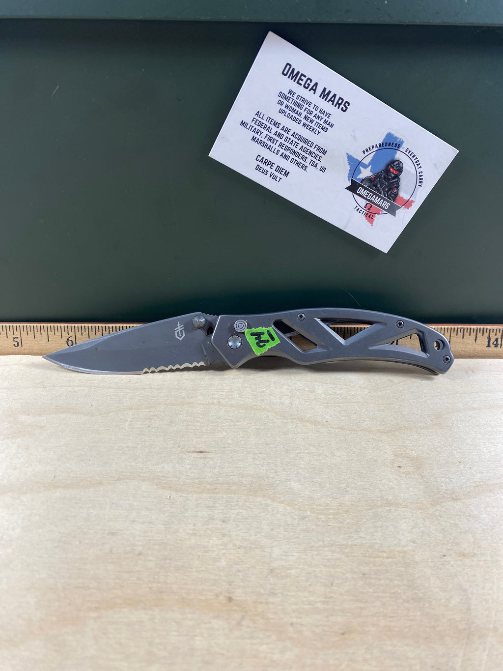 Gerber #94 Paraframe I Folding Knife. Light usage and dirty. (MSRP $35.00 NEW)