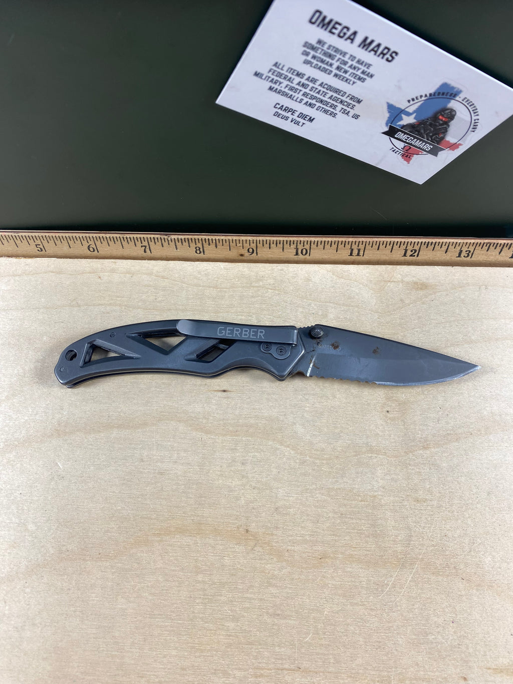 Gerber #94 Paraframe I Folding Knife. Light usage and dirty. (MSRP $35.00 NEW)