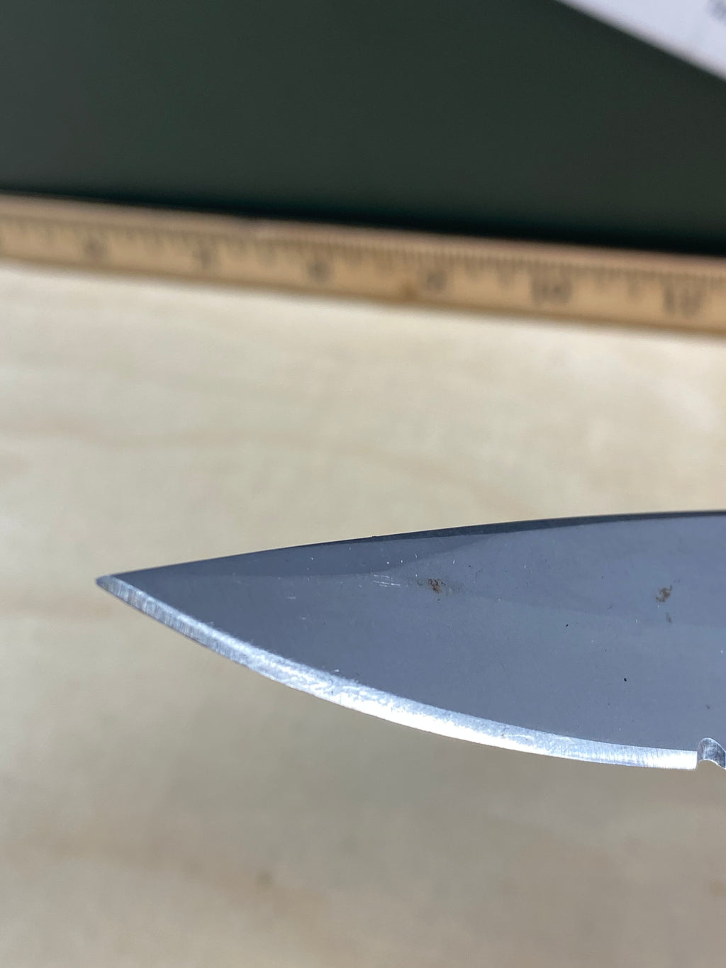 Gerber #94 Paraframe I Folding Knife. Light usage and dirty. (MSRP $35.00 NEW)