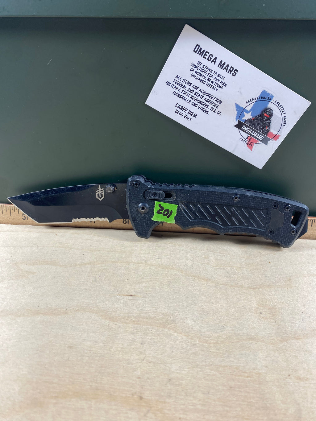 Gerber #102 DMF Manual Folding Knife. Light usage. Chips on blade.