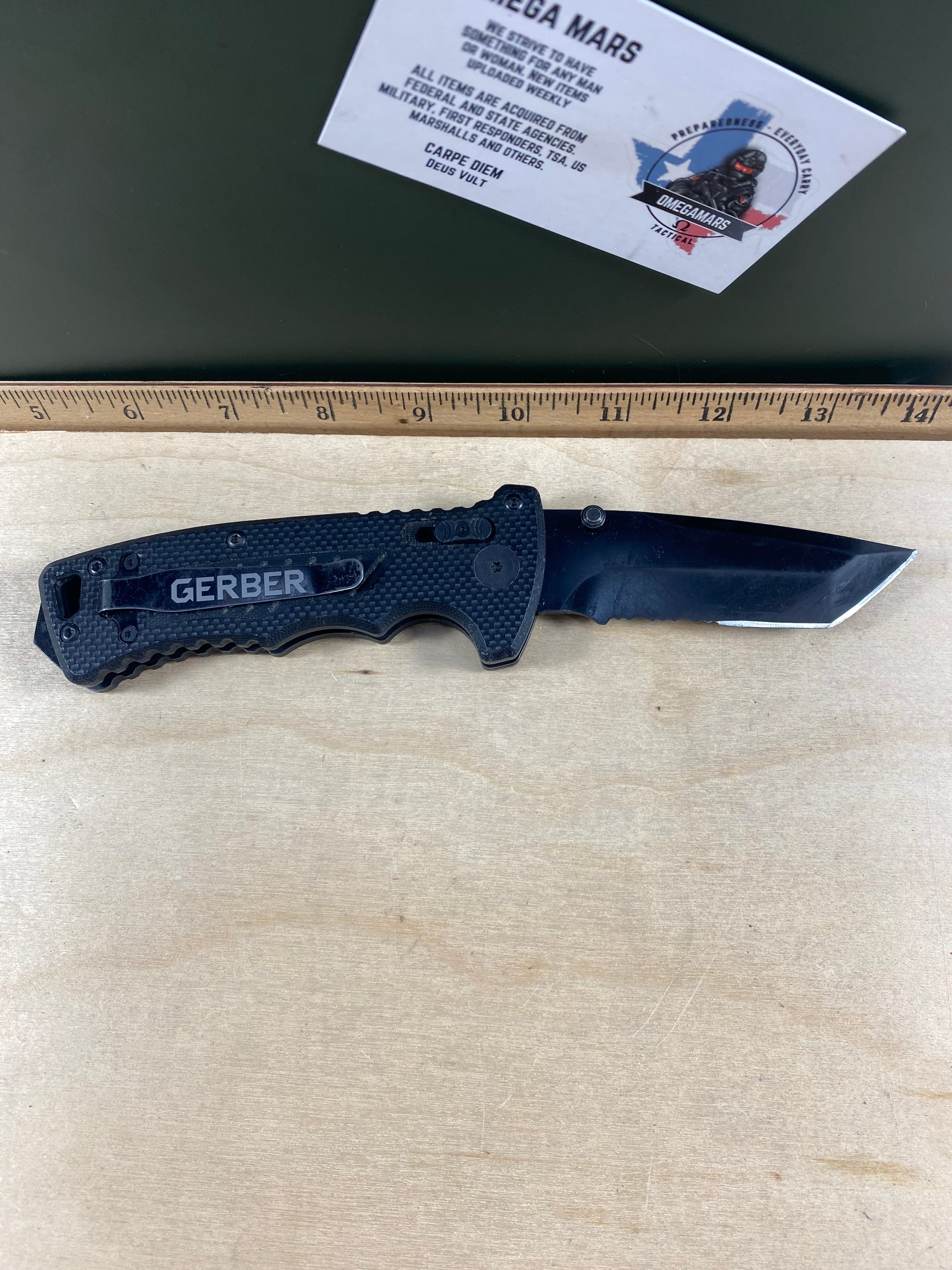 Gerber #102 DMF Manual Folding Knife. Light usage. Chips on blade.