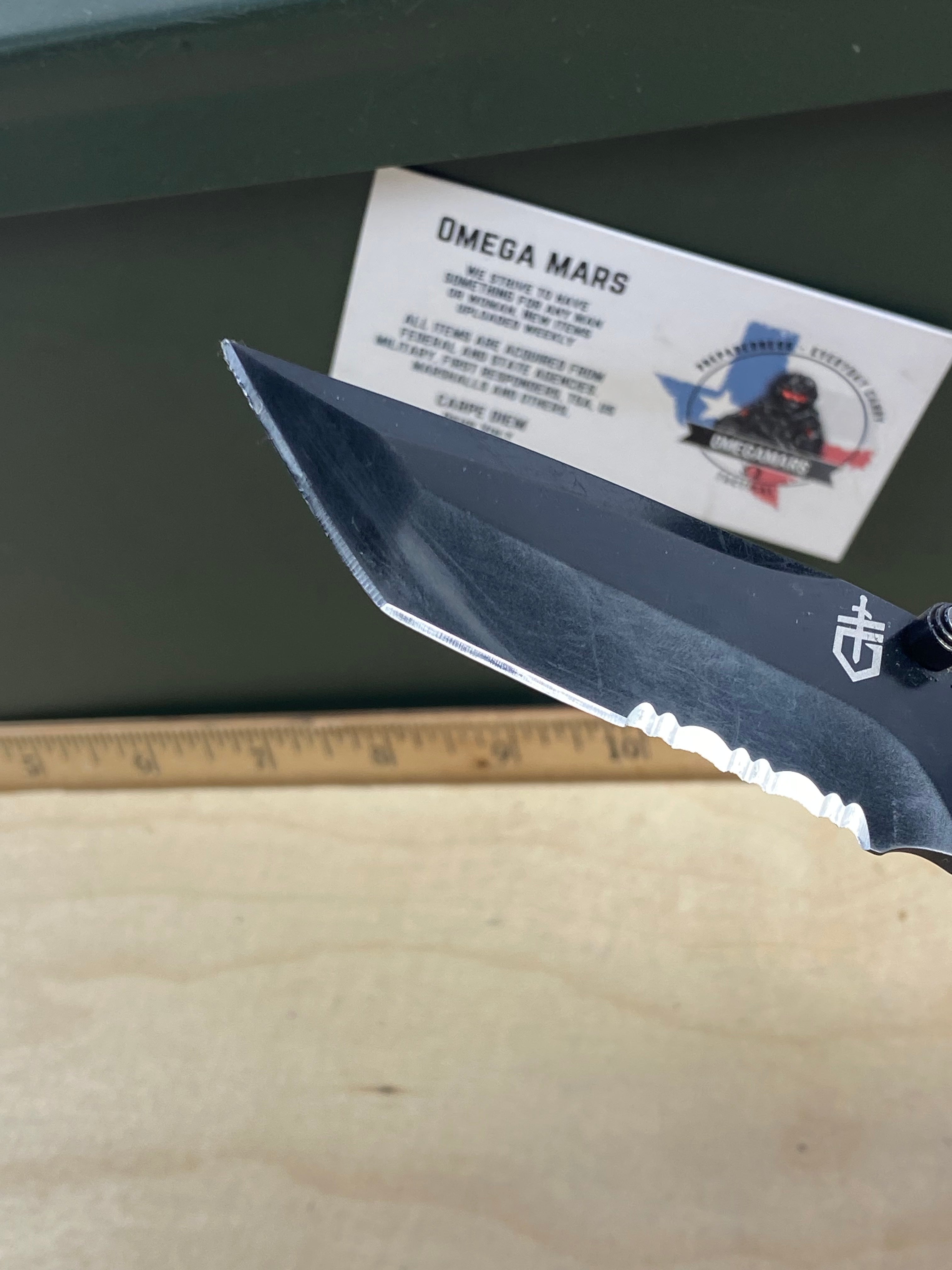 Gerber #102 DMF Manual Folding Knife. Light usage. Chips on blade.