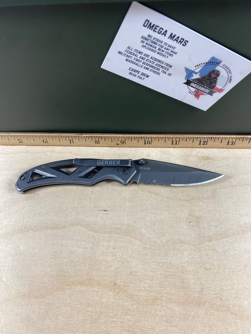 Gerber # 120 Paraframe A/O Plunge Lock. Light usage. Chips on blade and dirty.