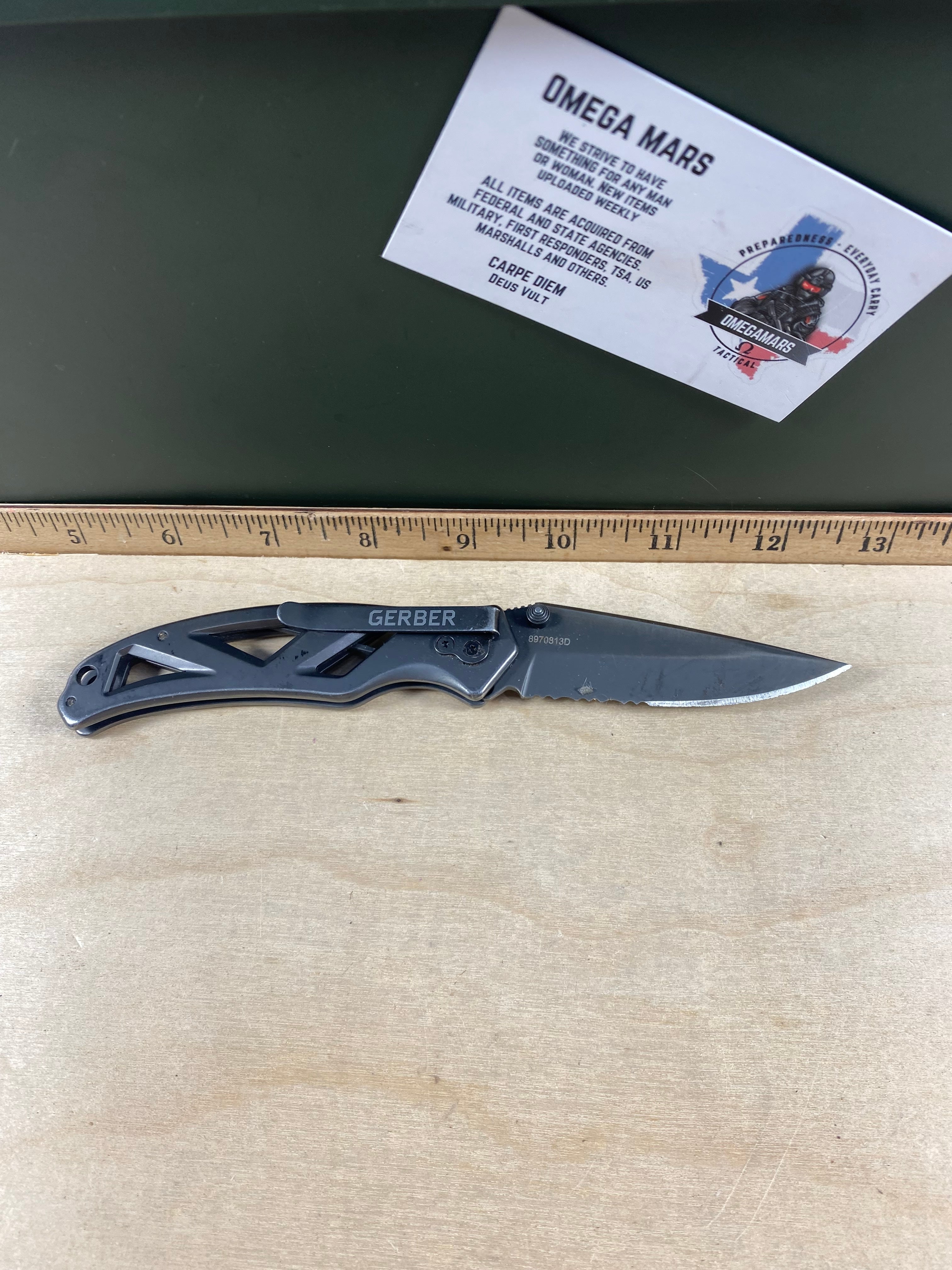 Gerber # 120 Paraframe A/O Plunge Lock. Light usage. Chips on blade and dirty.