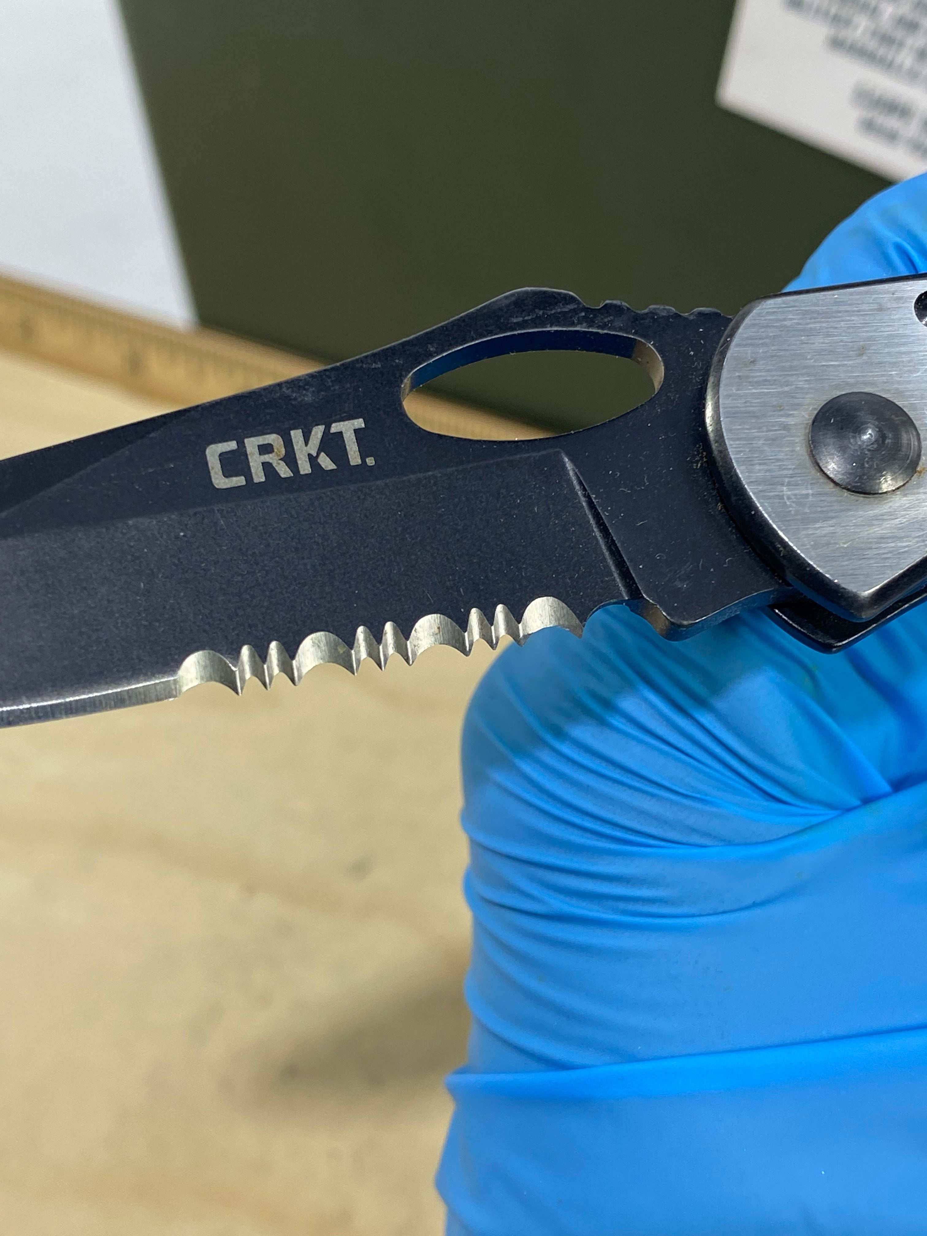 CRKT 6490K Pazoda #6. Light usage