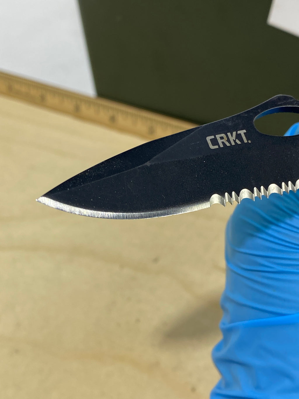 CRKT 6490K Pazoda #6. Light usage