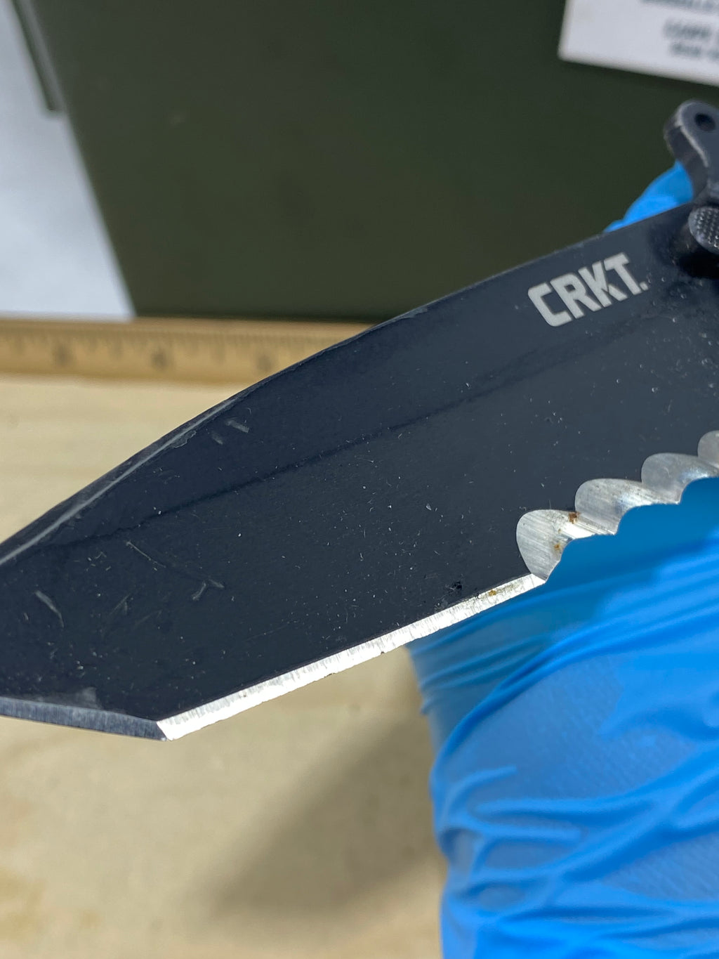 CRKT M16-14SFG #101. Light usage
