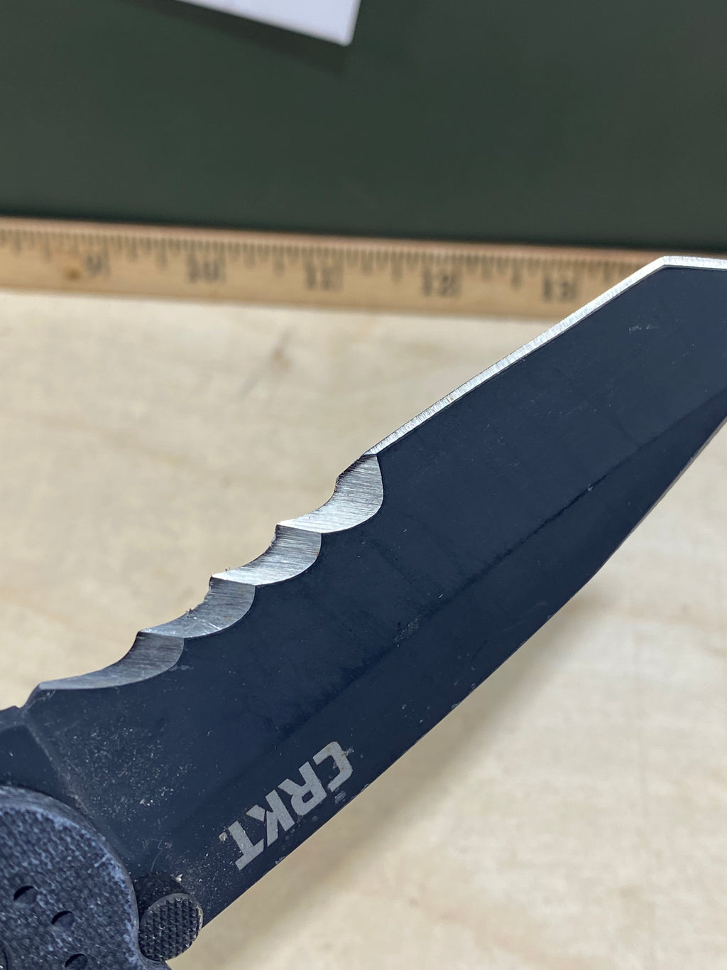 CRKT M16-14SFG #110. Light usage