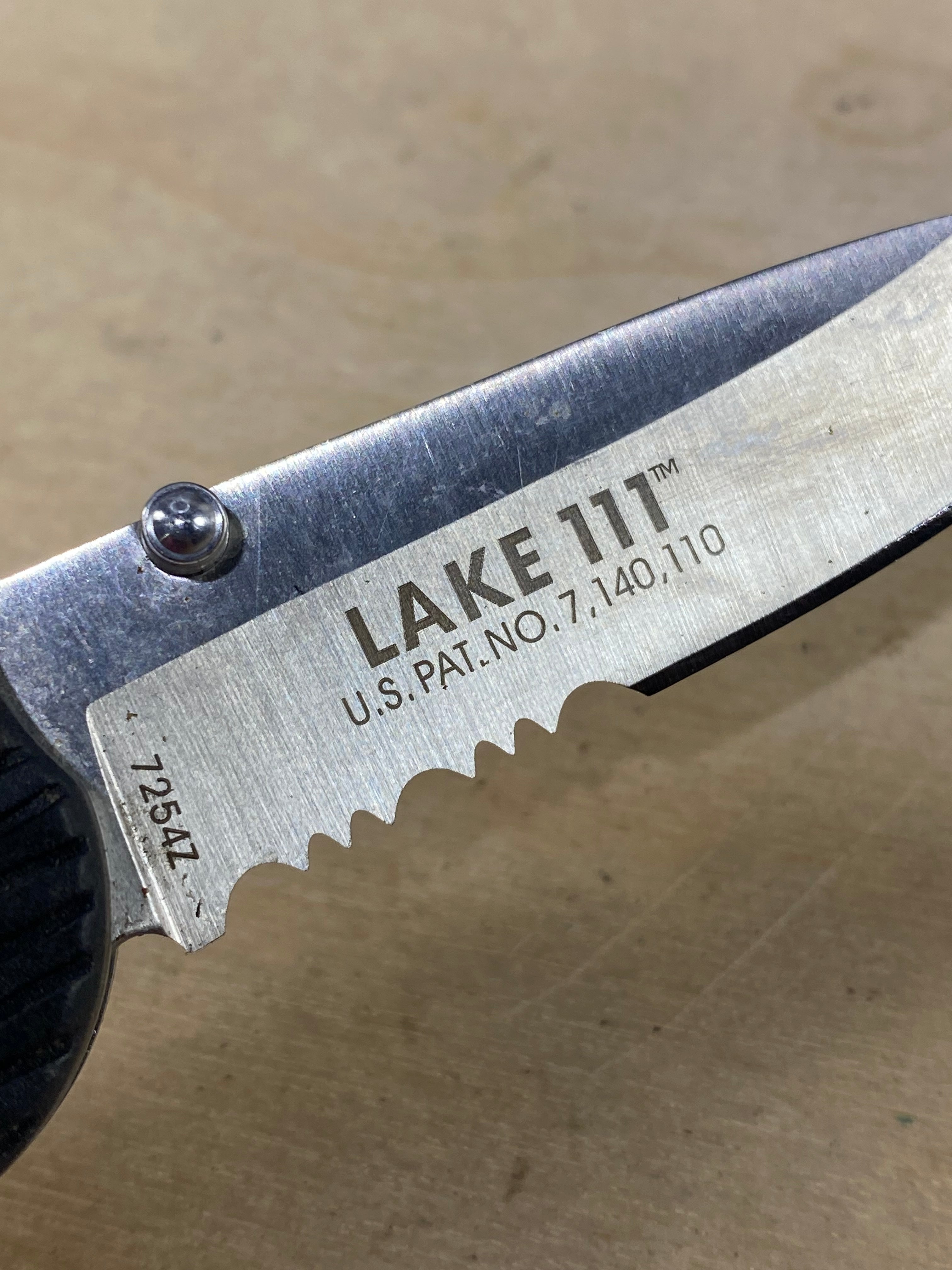 CRKT 7254Z Lake lll #-8. Light usage