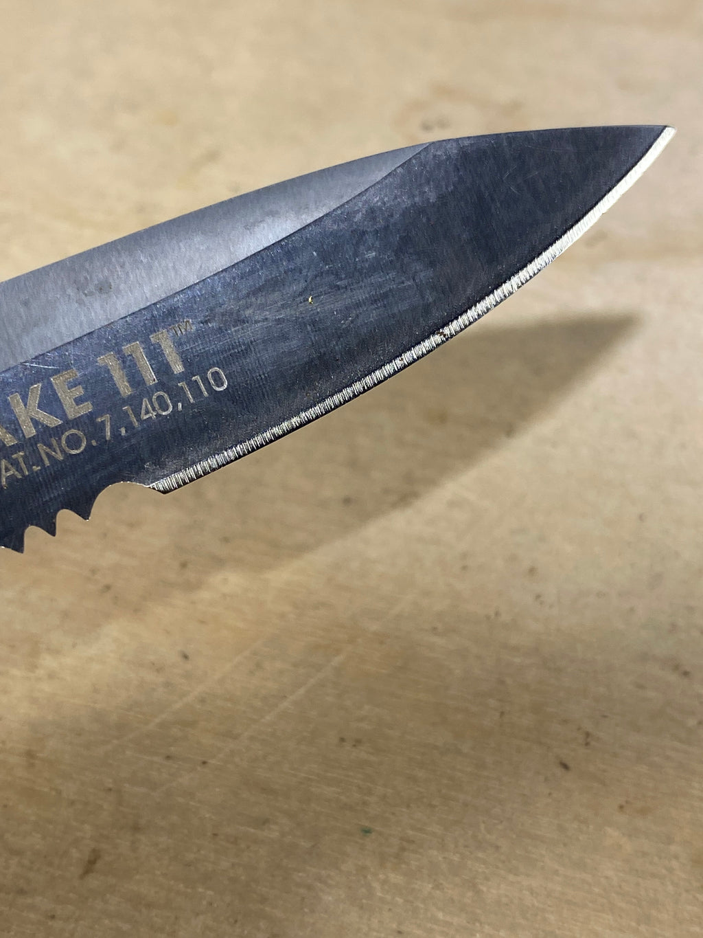CRKT 7254Z Lake lll #-8. Light usage