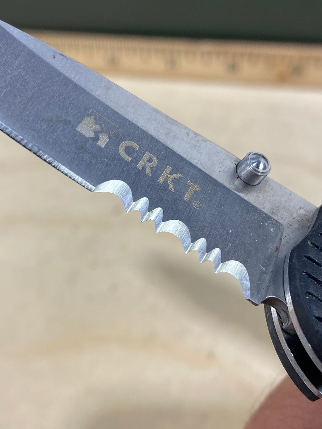 CRKT 7254Z Lake lll #-8. Light usage