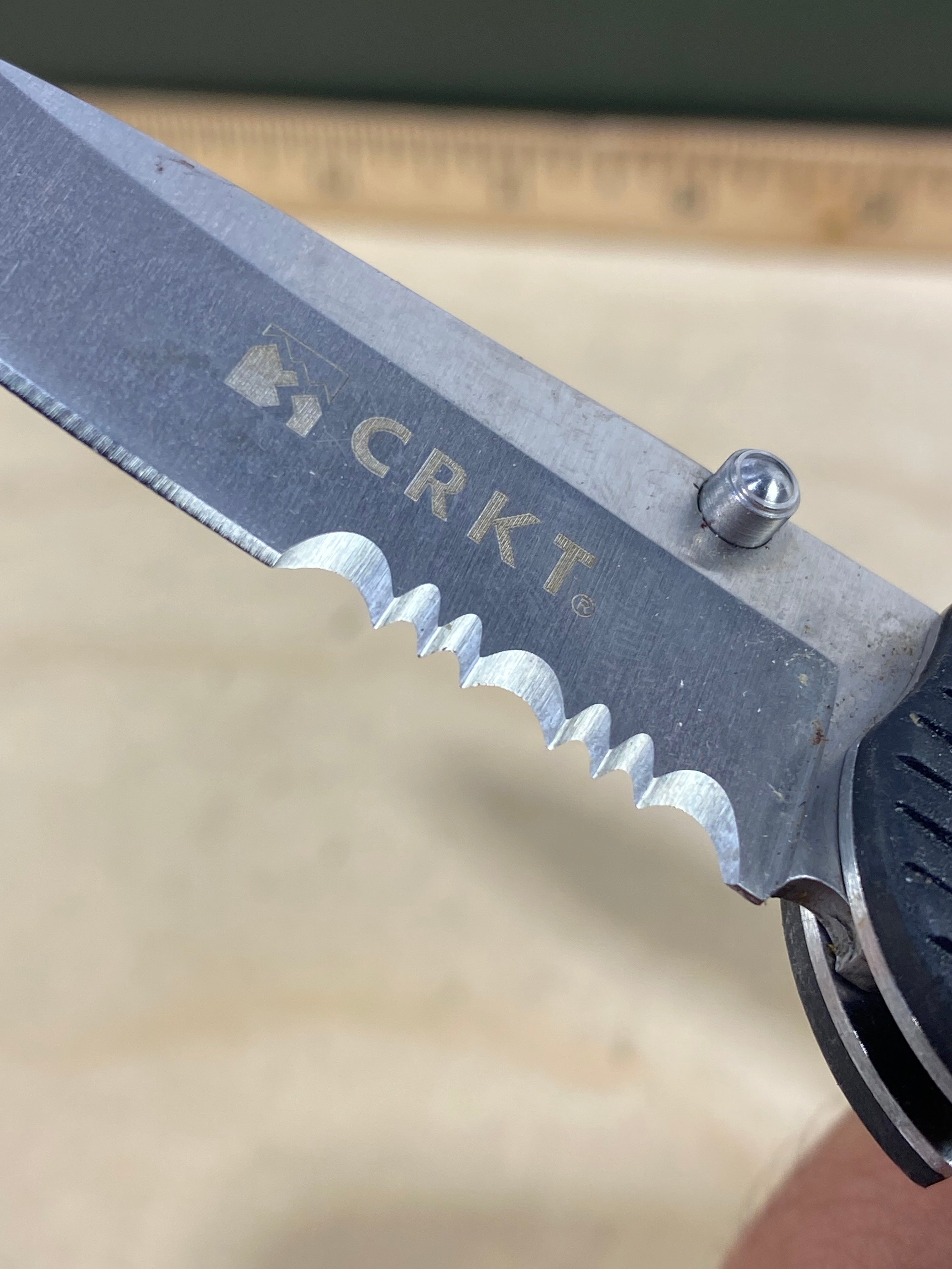 CRKT 7254Z Lake lll #-8. Light usage