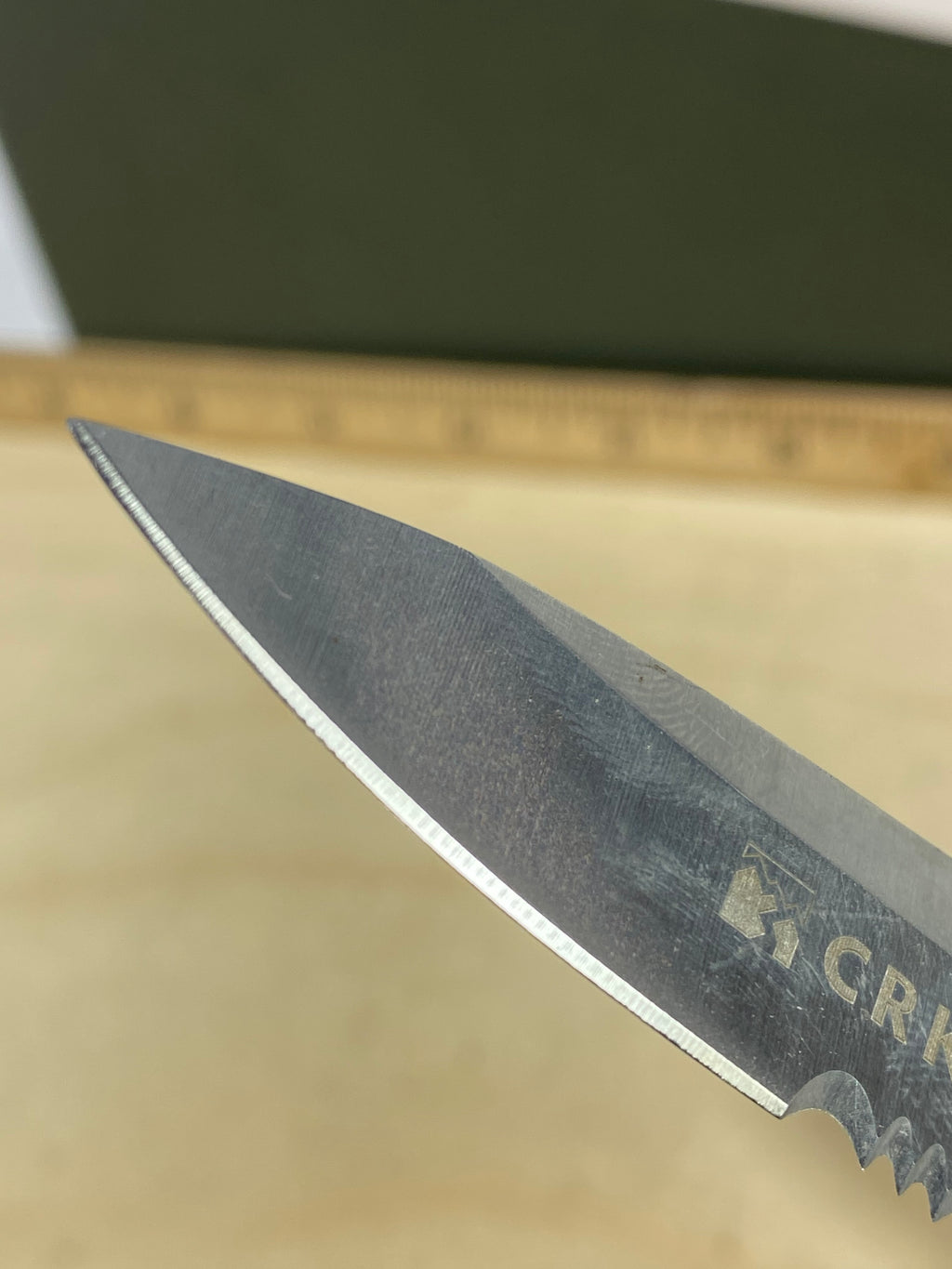 CRKT 7254Z Lake lll #-8. Light usage