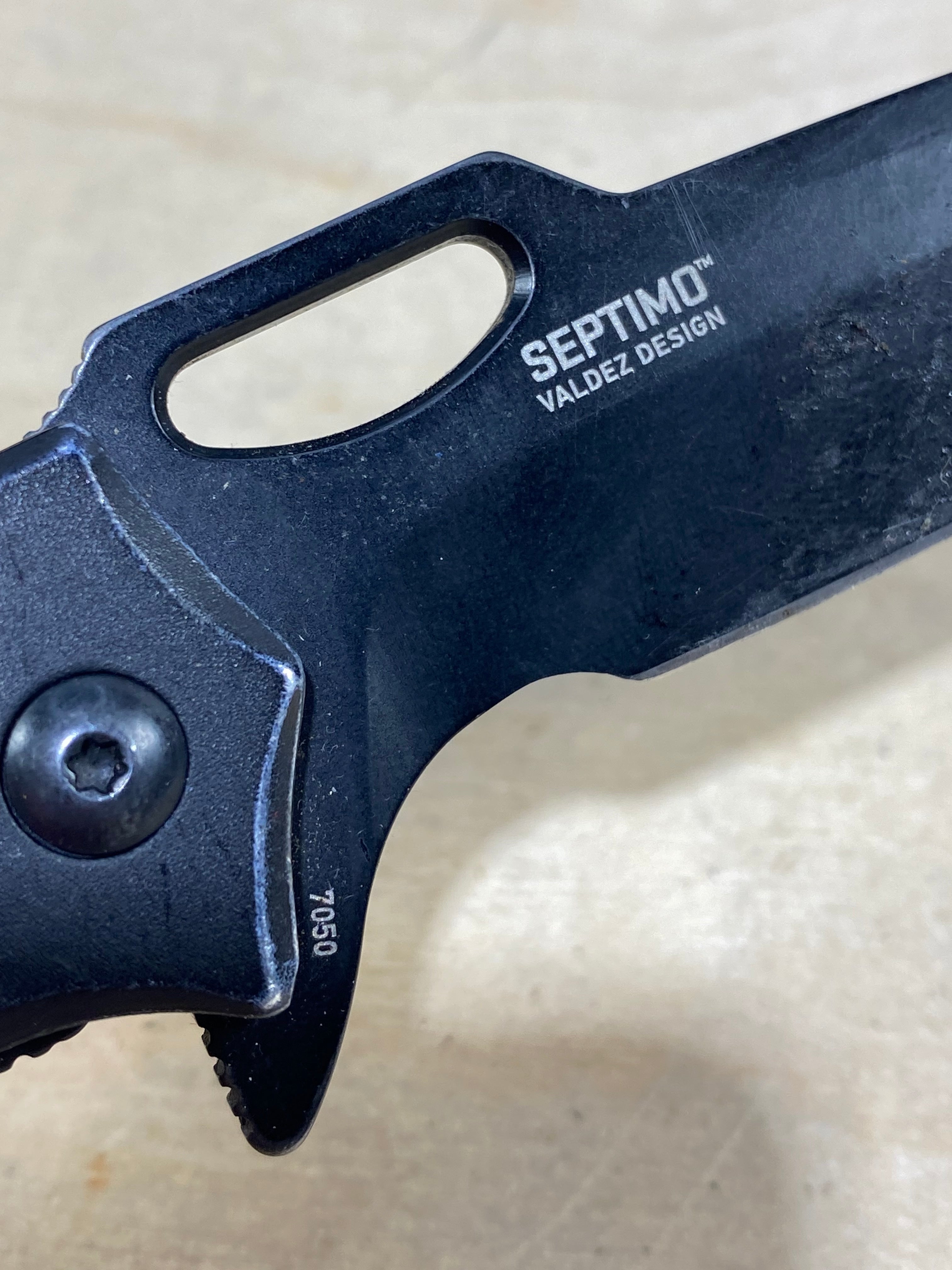 CRKT 7050 Septimo #-26. Light usage. Dirty. Pocket clip it's bent out. Chips on blade. Resharpened.
