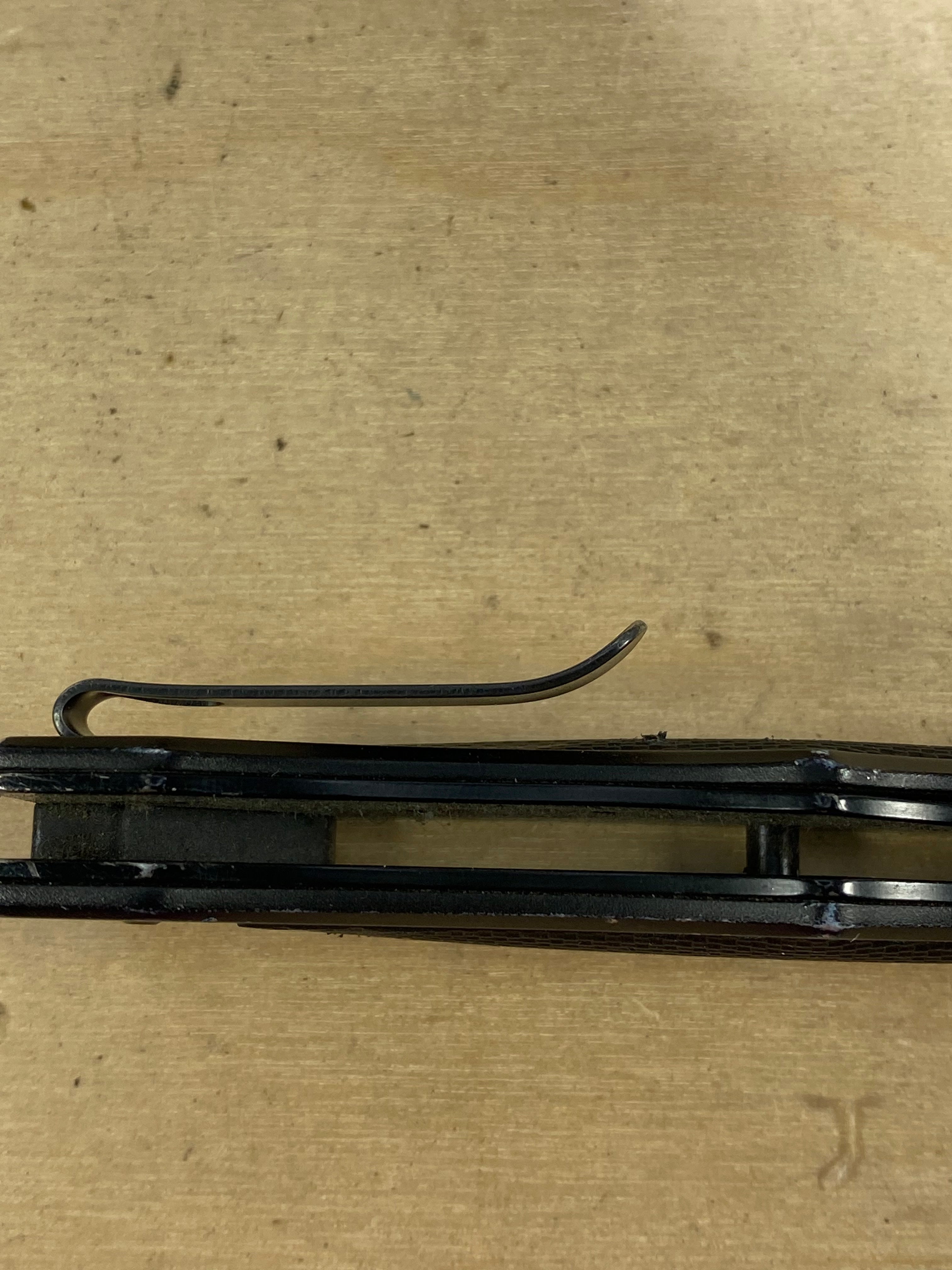 CRKT 7050 Septimo #-26. Light usage. Dirty. Pocket clip it's bent out. Chips on blade. Resharpened.