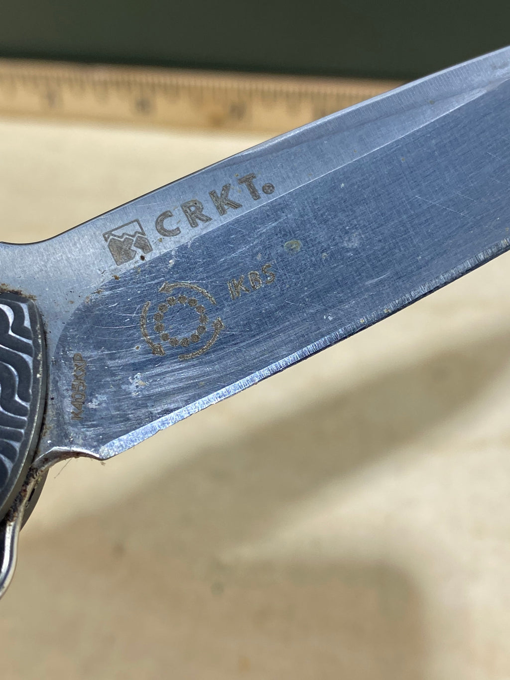 CRKT K405KXP Ken Onion Ripple #-33. Light usage. Dirty. Chips on blade. Discontinued.