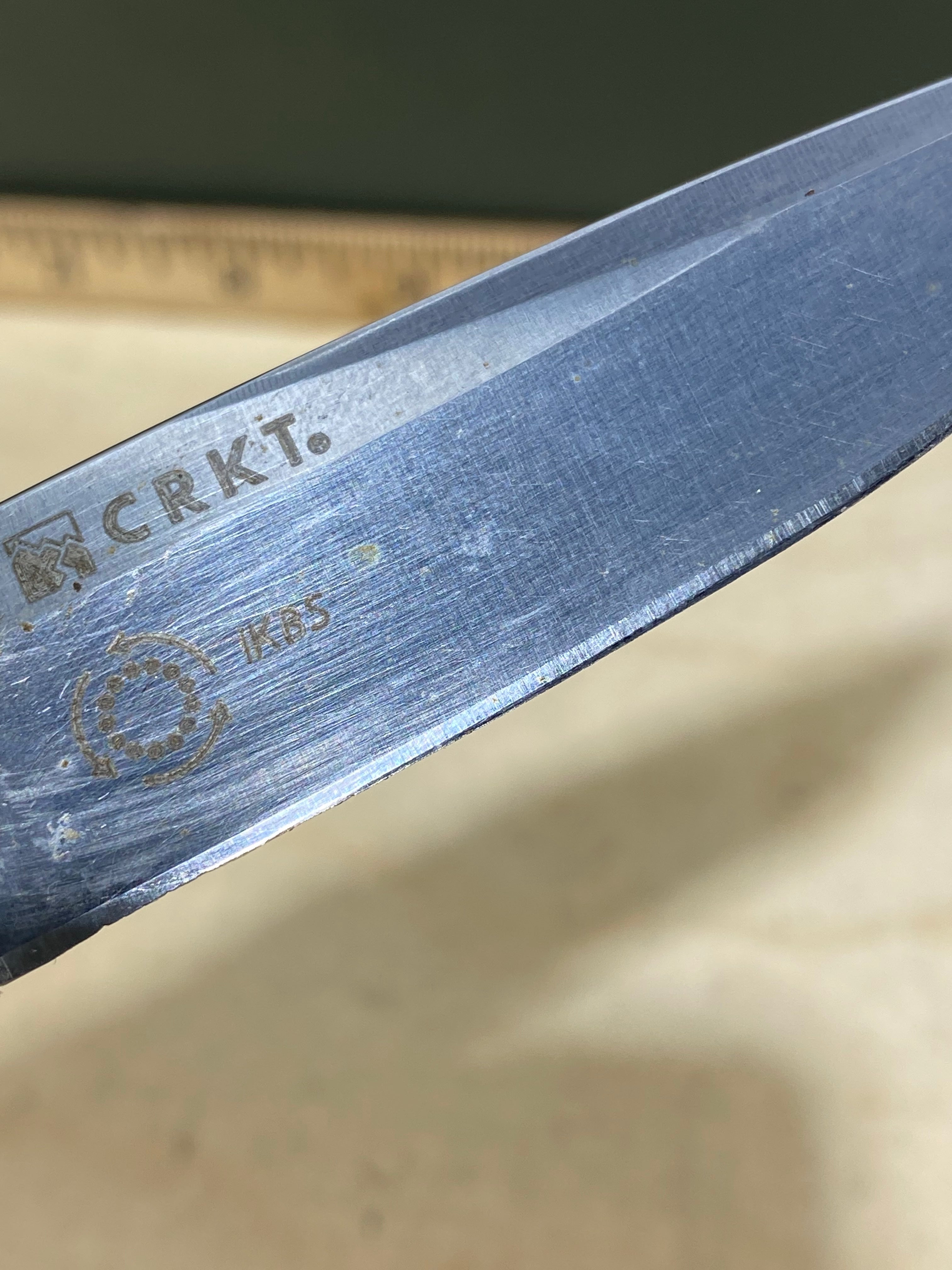 CRKT K405KXP Ken Onion Ripple #-33. Light usage. Dirty. Chips on blade. Discontinued.