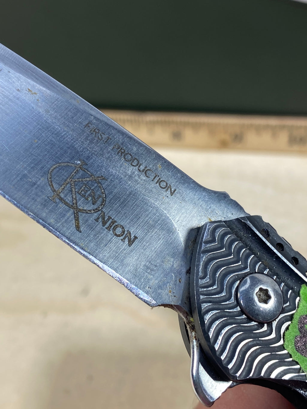 CRKT K405KXP Ken Onion Ripple #-33. Light usage. Dirty. Chips on blade. Discontinued.